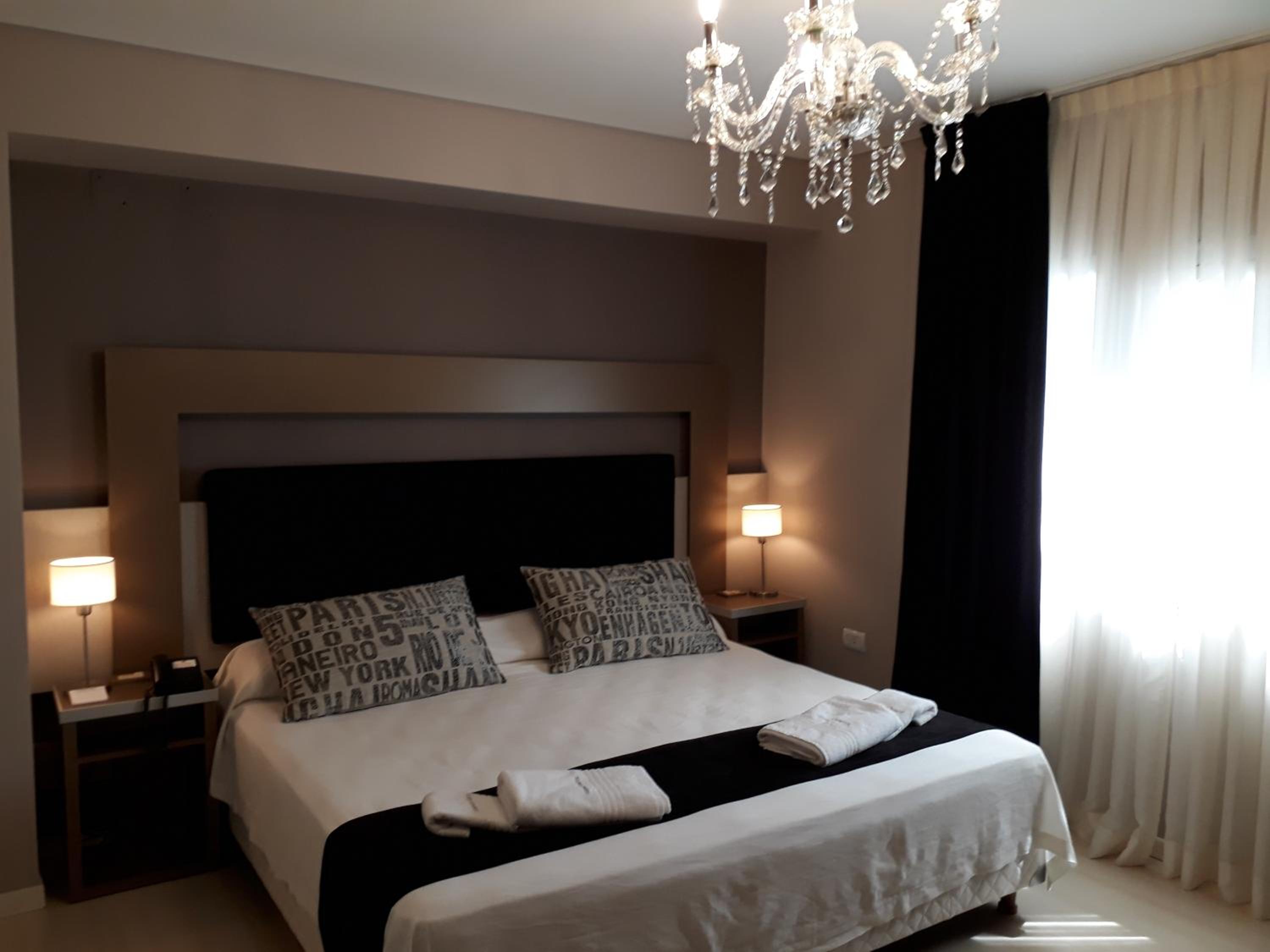 Deluxe Suite With Spa Bath photo 2