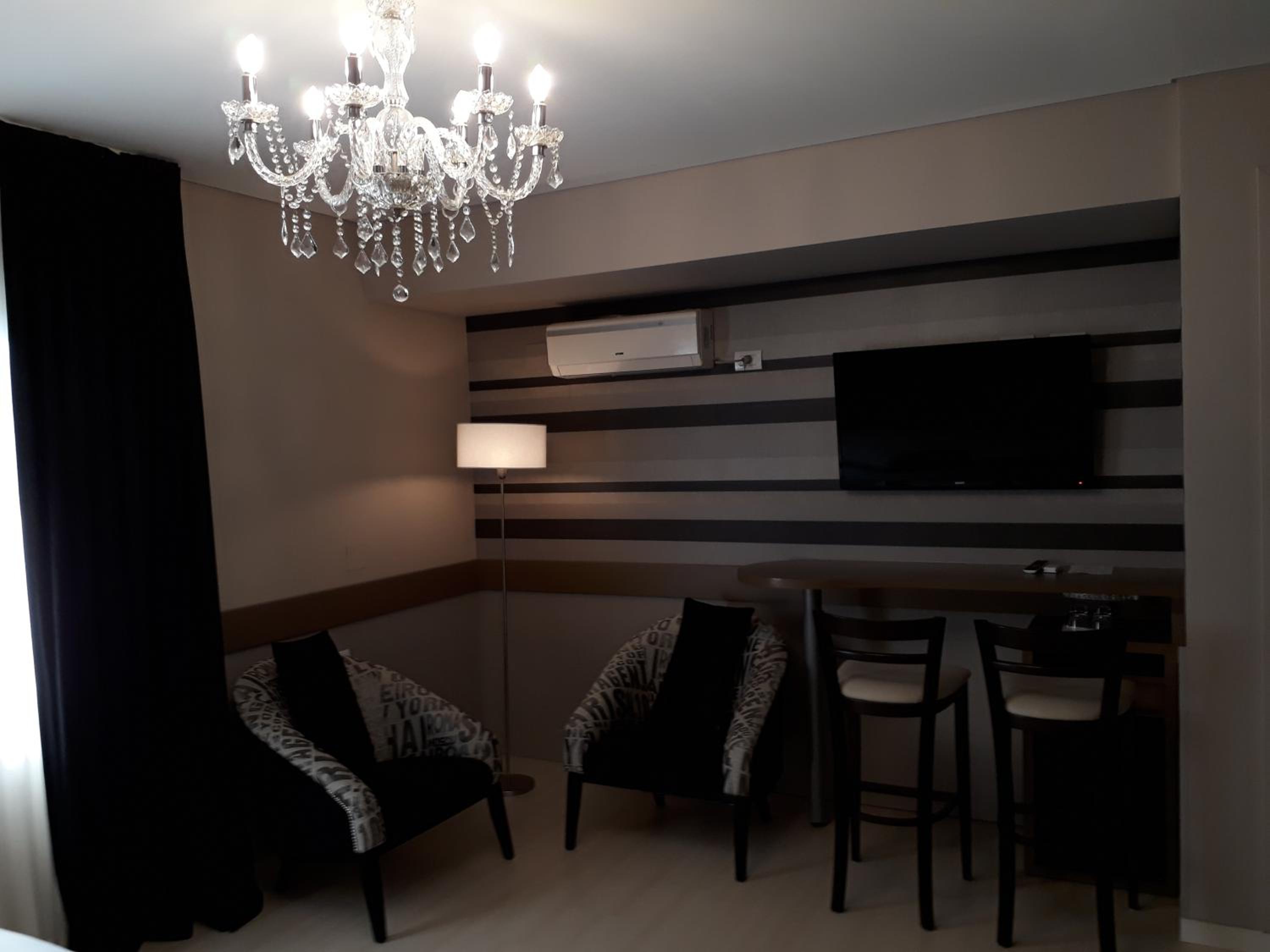 Deluxe Suite With Spa Bath photo 3