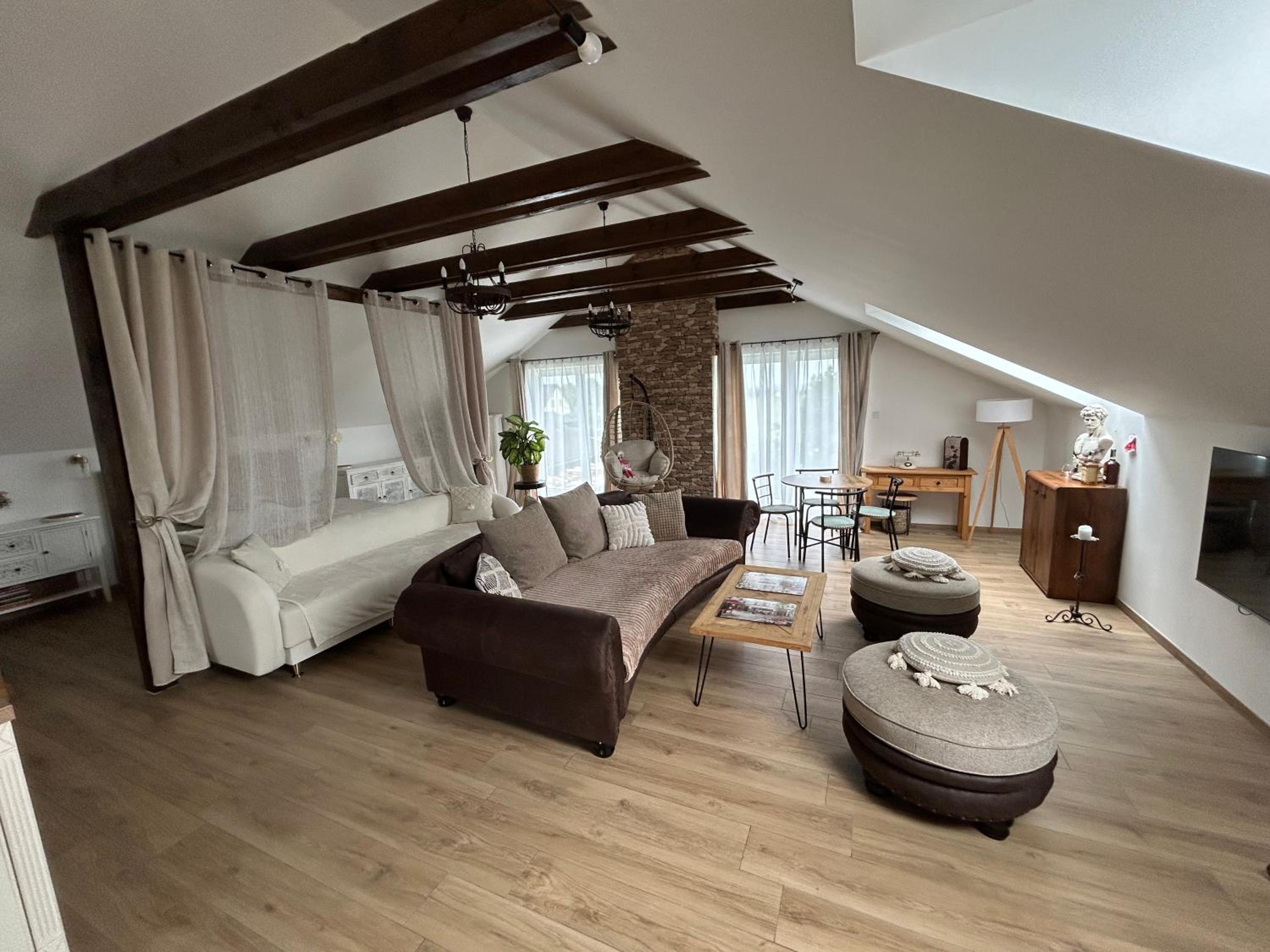 Deluxe King Suite photo 3