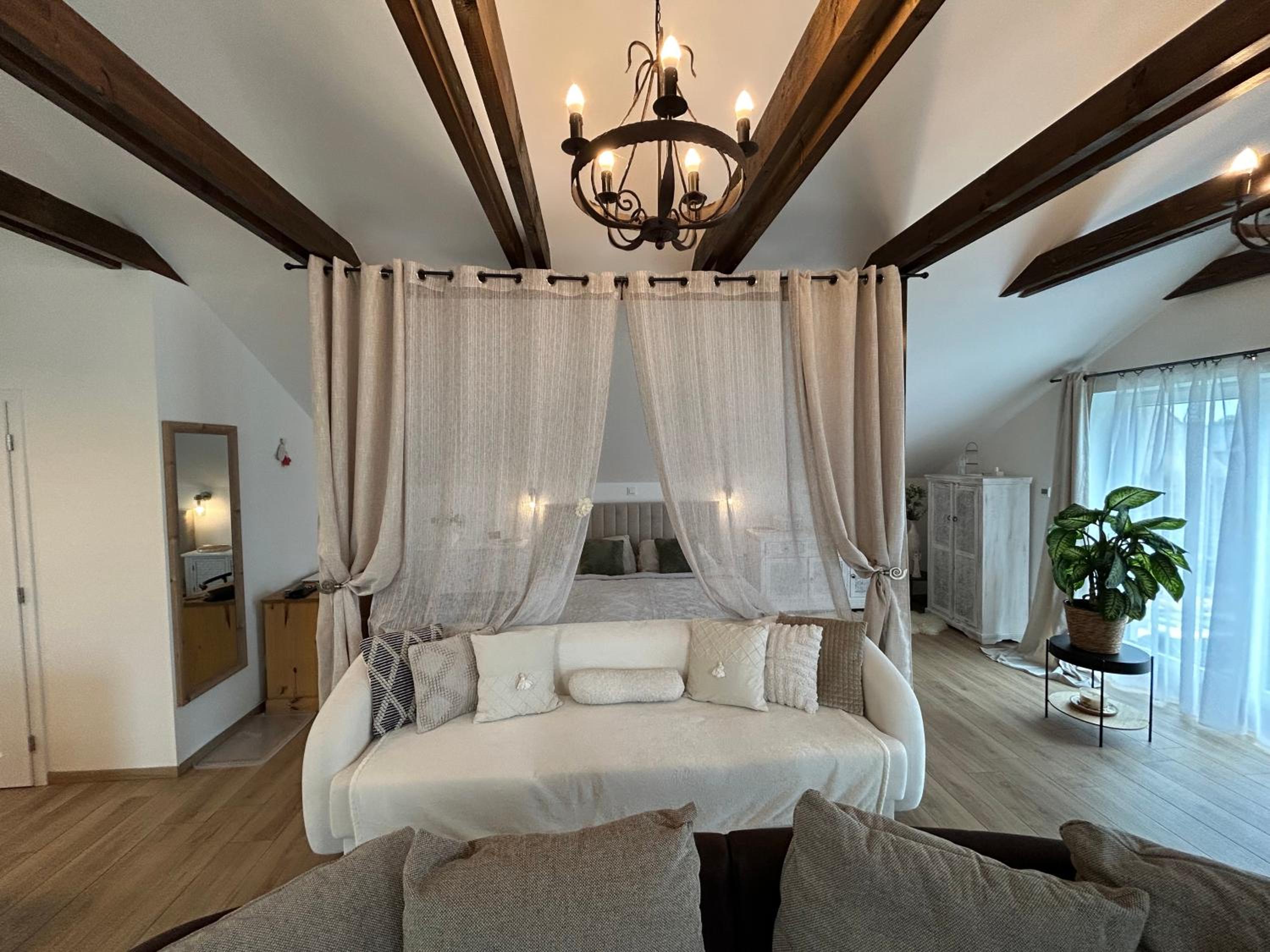 Deluxe King Suite photo 2