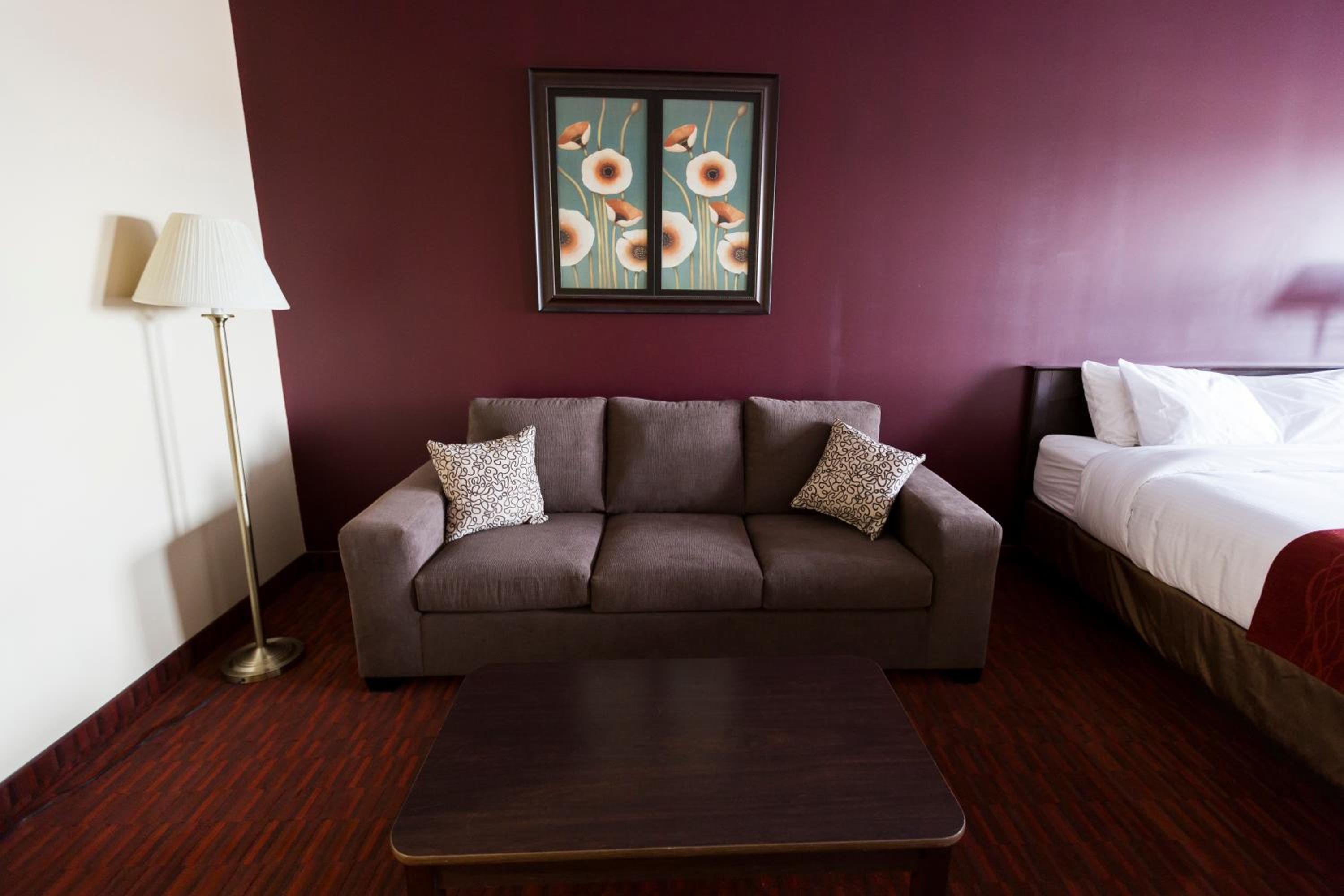 Queen Room with Two Queen Beds - Photo 2