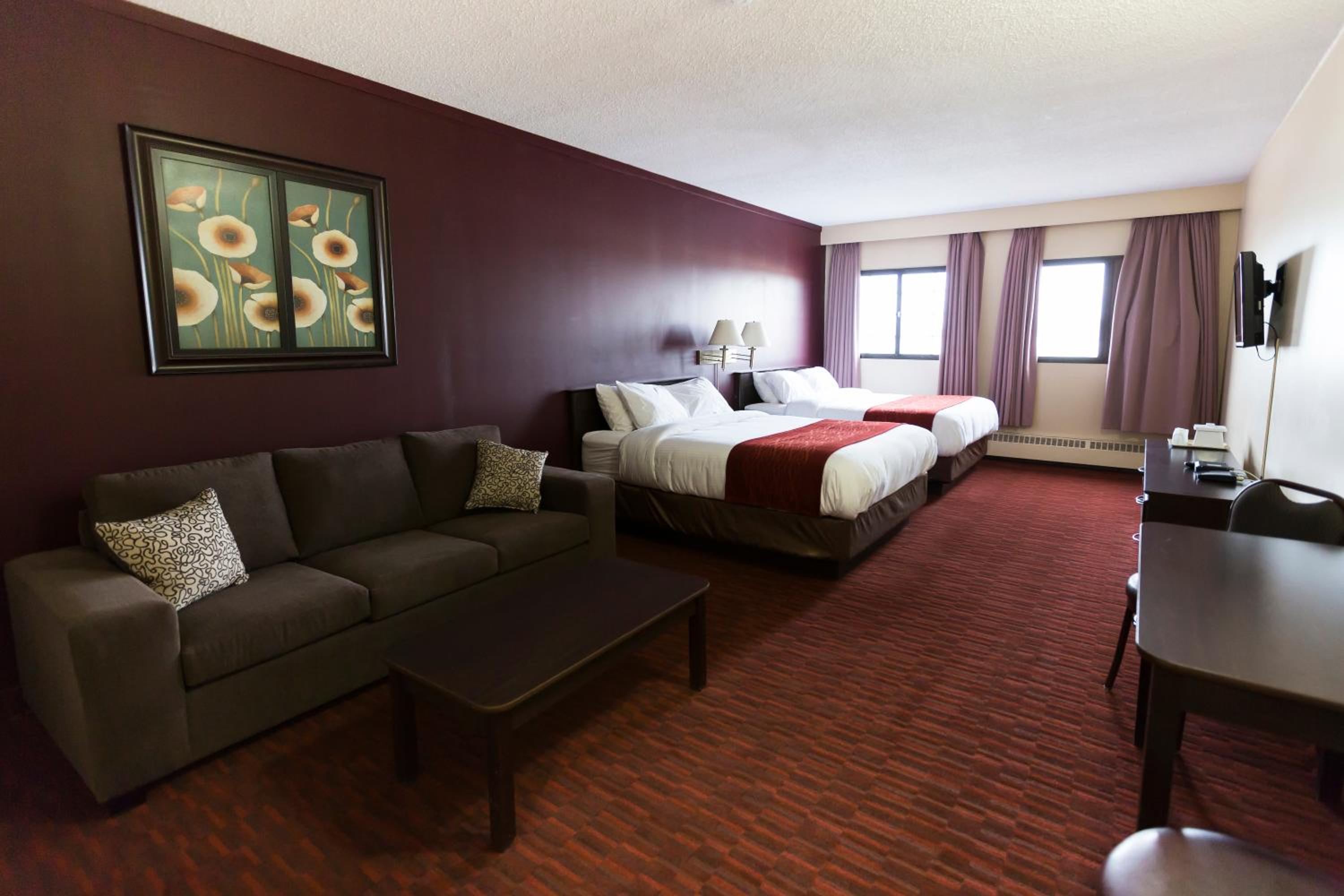 Queen Room with Two Queen Beds - Photo 3