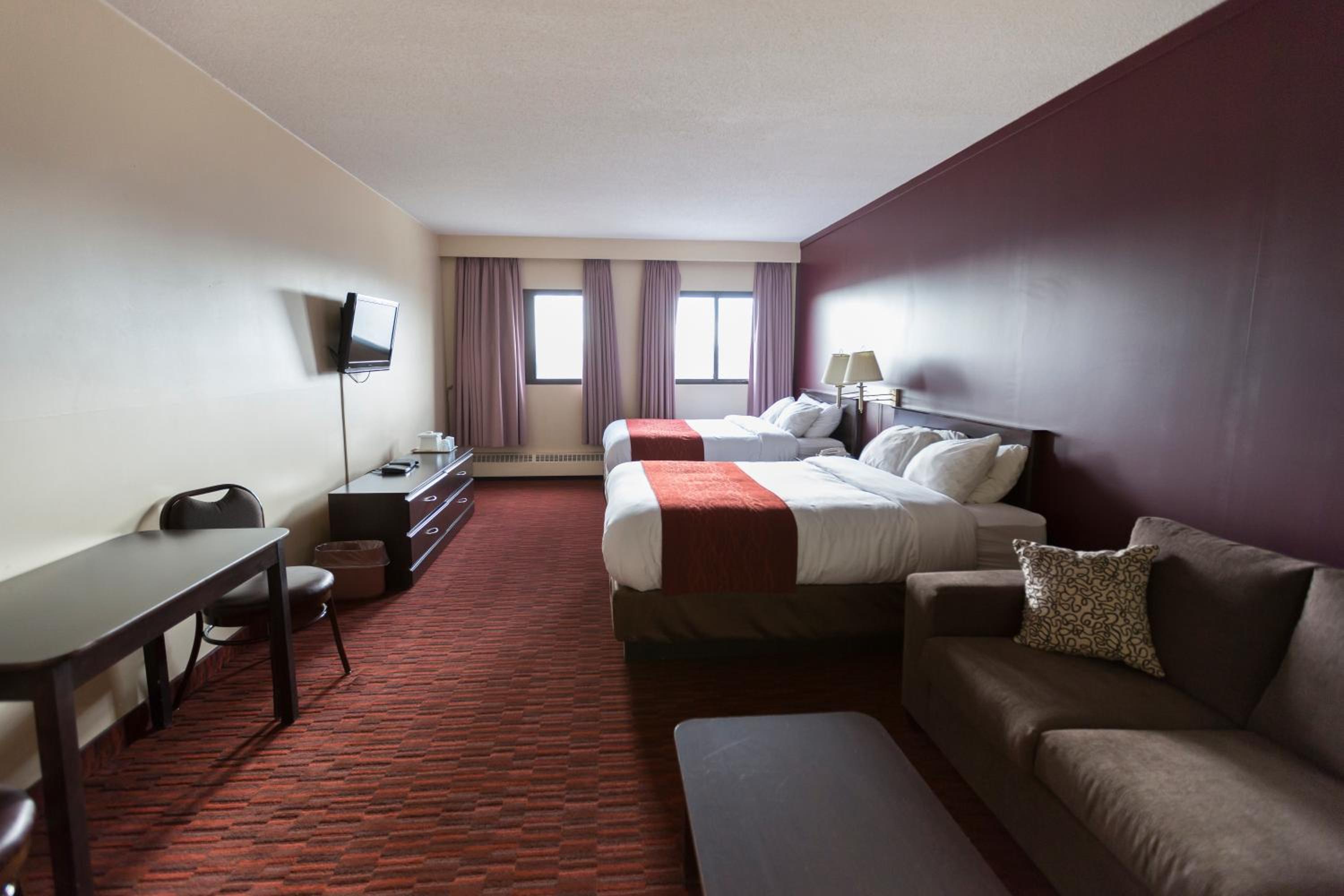 Queen Room with Two Queen Beds and Kitchenette - Photo 3
