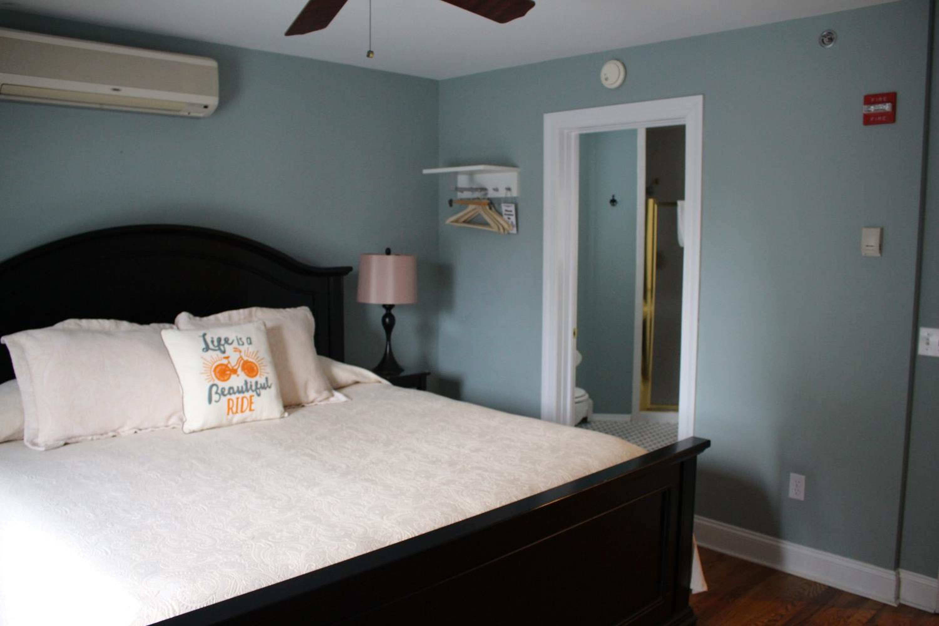 Deluxe King Room photo 3