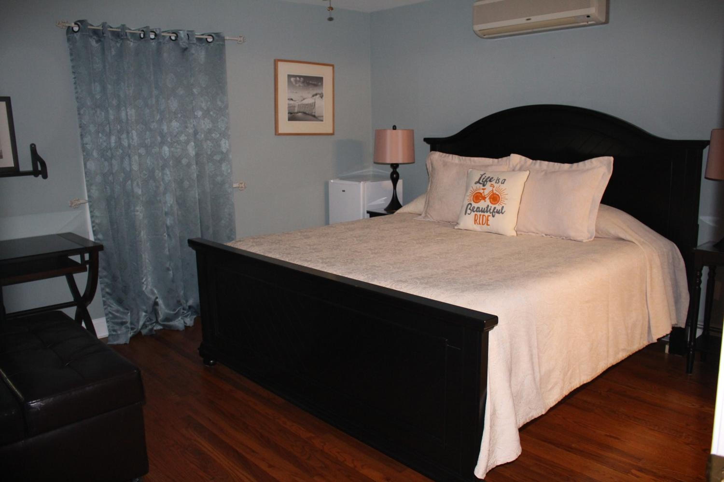Deluxe King Room photo 2