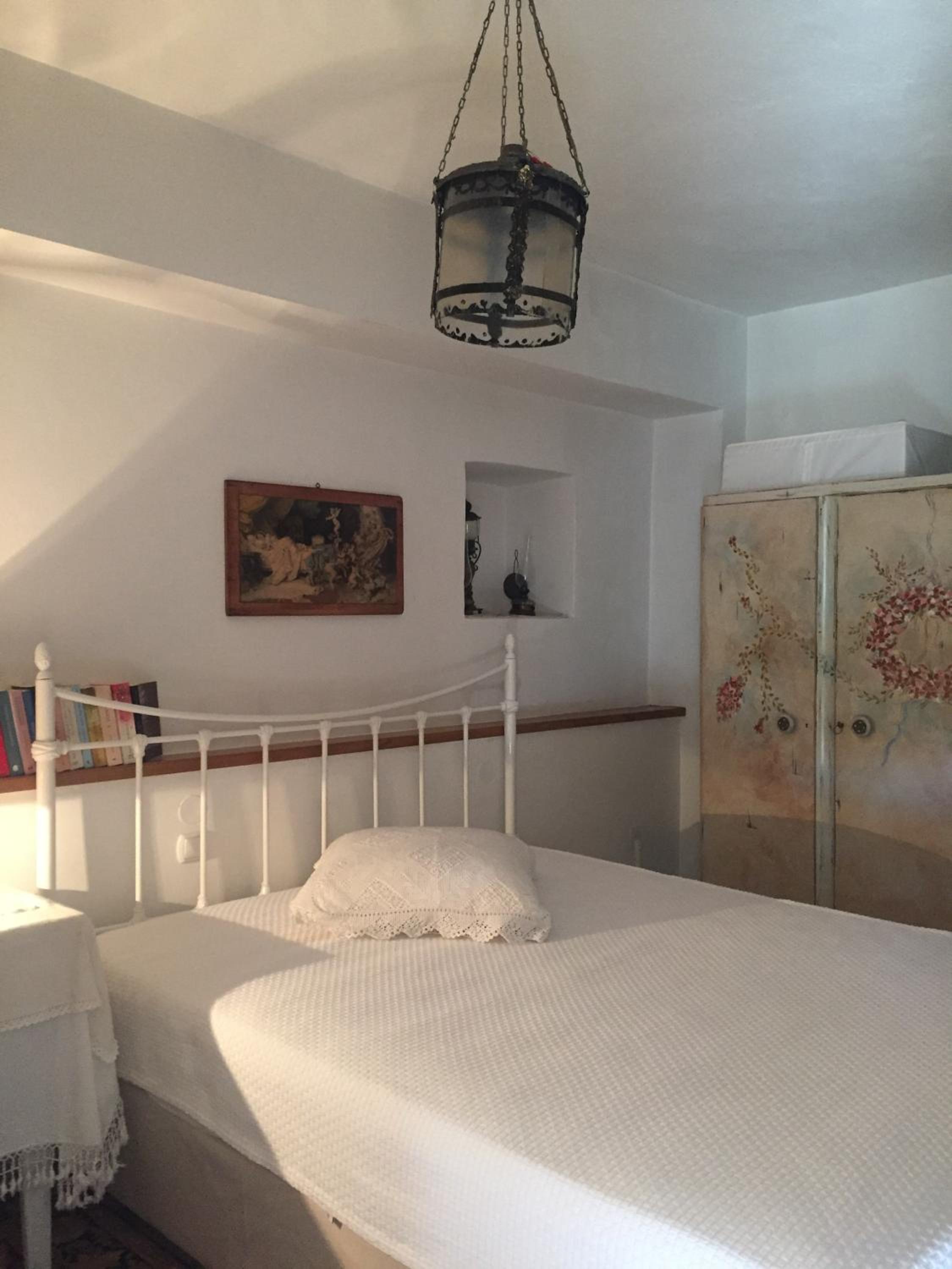 One-Bedroom Apartment - Photo 15