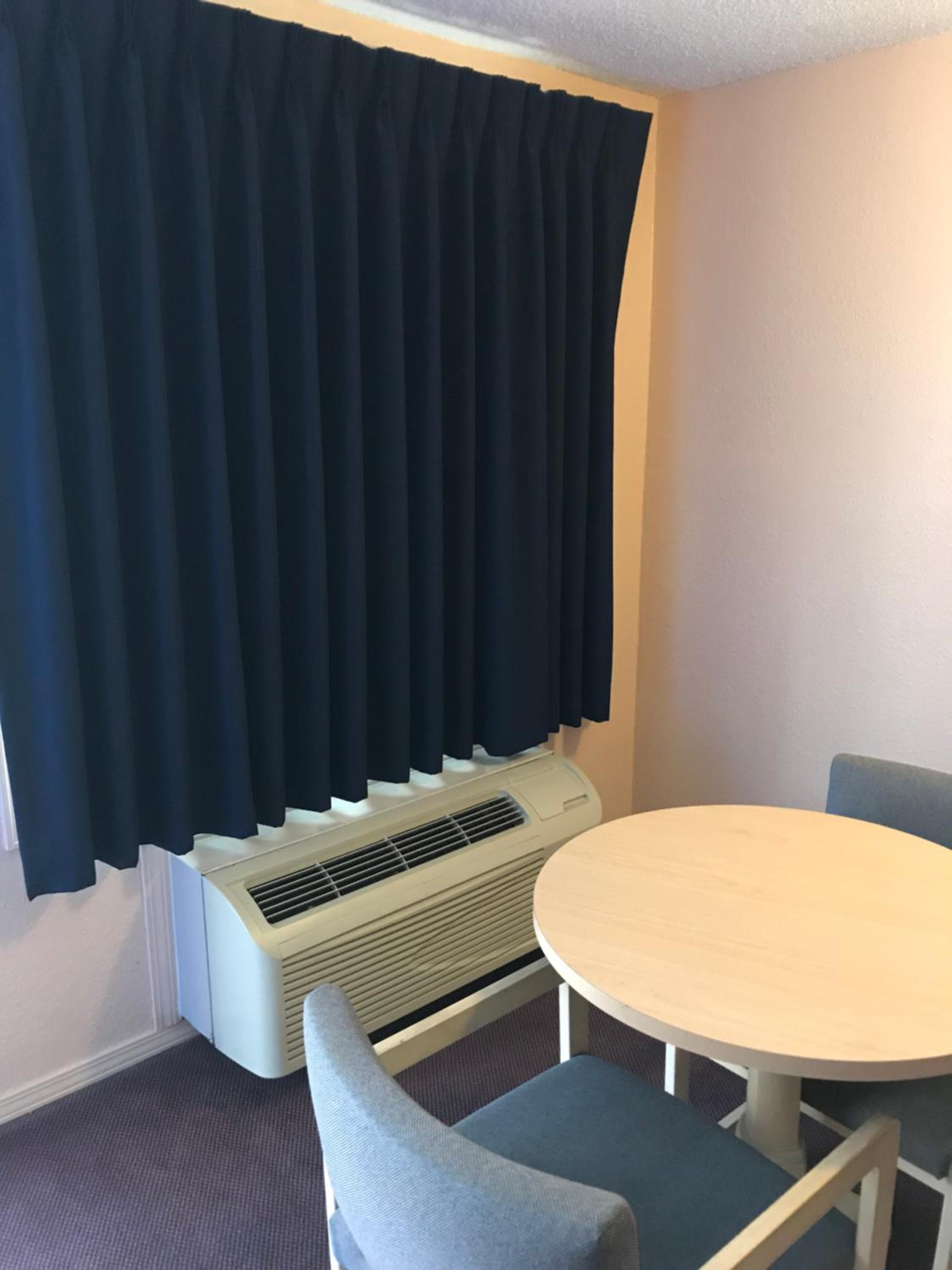 Double Room with Two Double Beds - Smoking - Photo 8