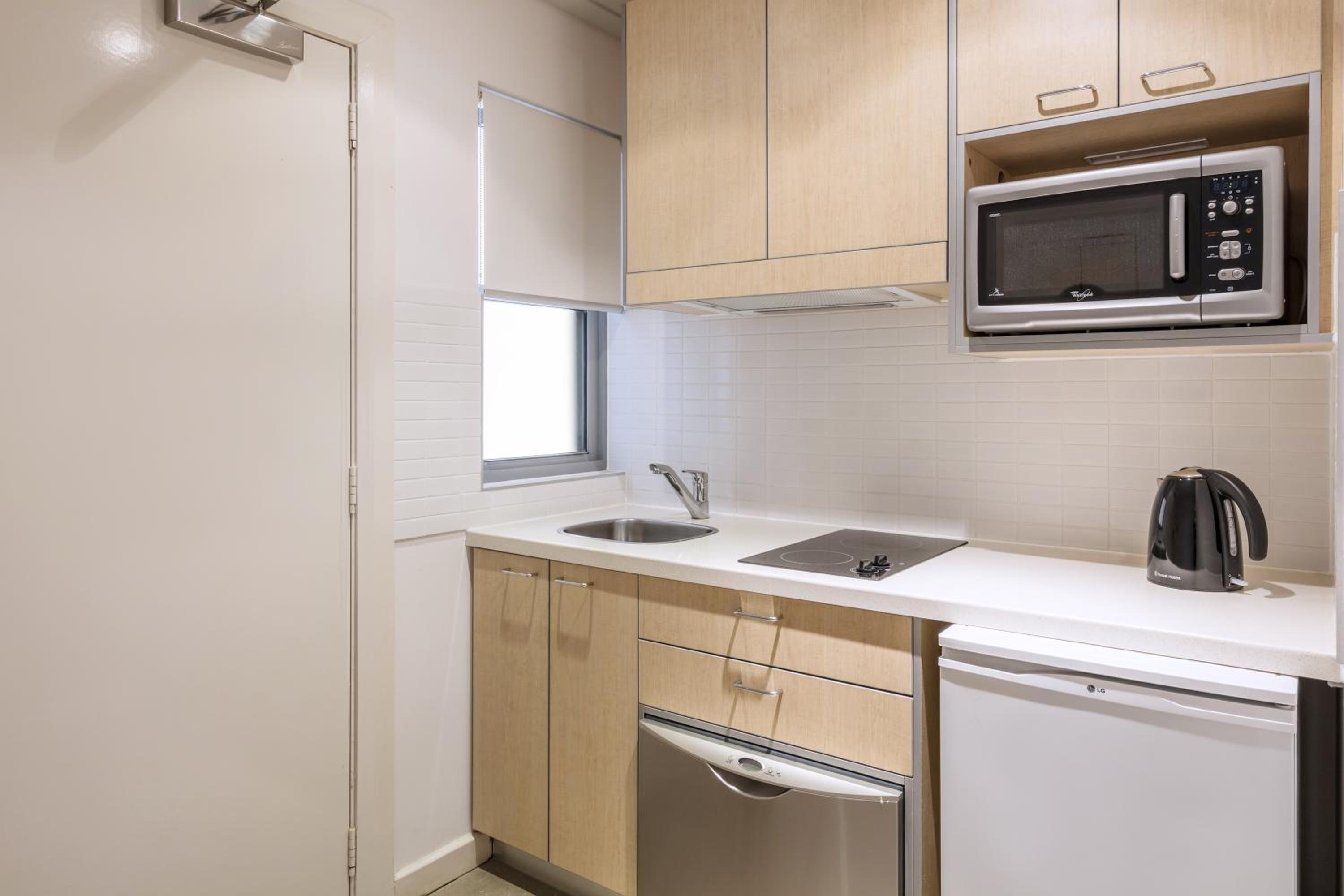 Studio - No Housekeeping - Photo 3