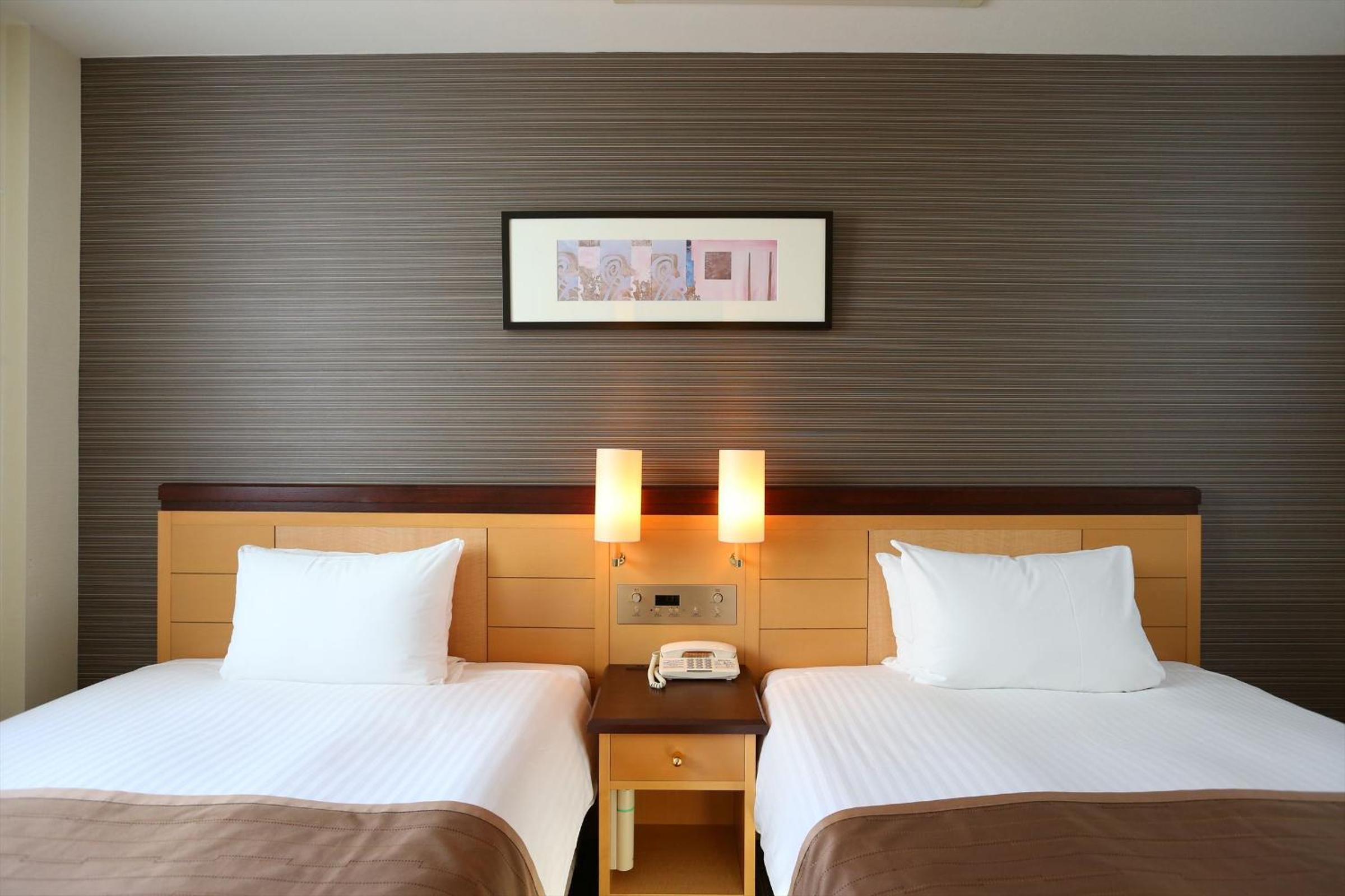 Twin Room - Non-Smoking - Photo 6