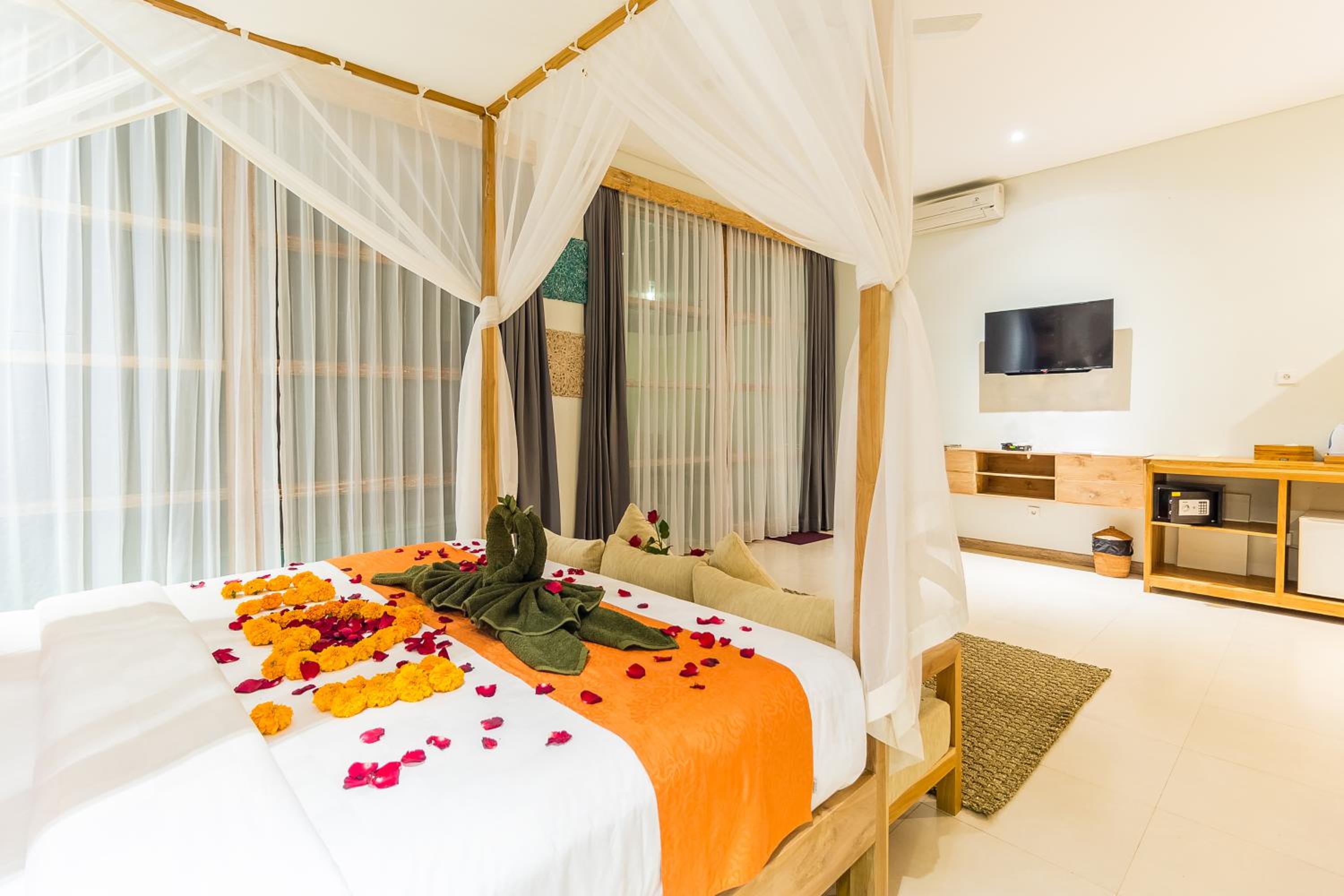 One-Bedroom Villa with Private Pool - Photo 3