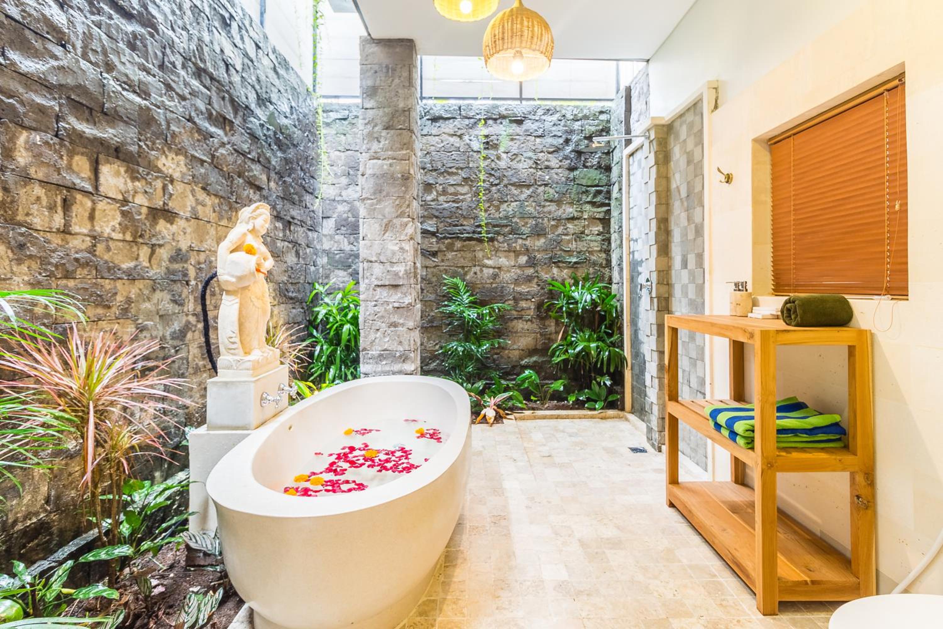 One-Bedroom Villa with Private Pool - Photo 2