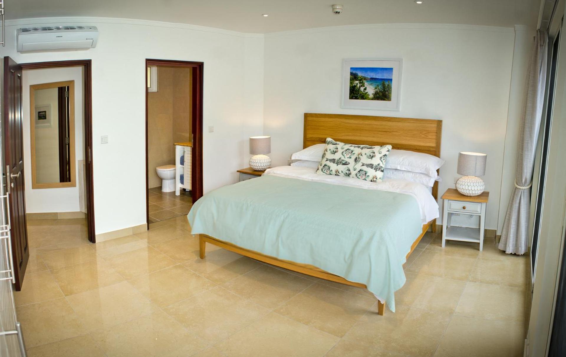 One-Bedroom Deluxe Apartment