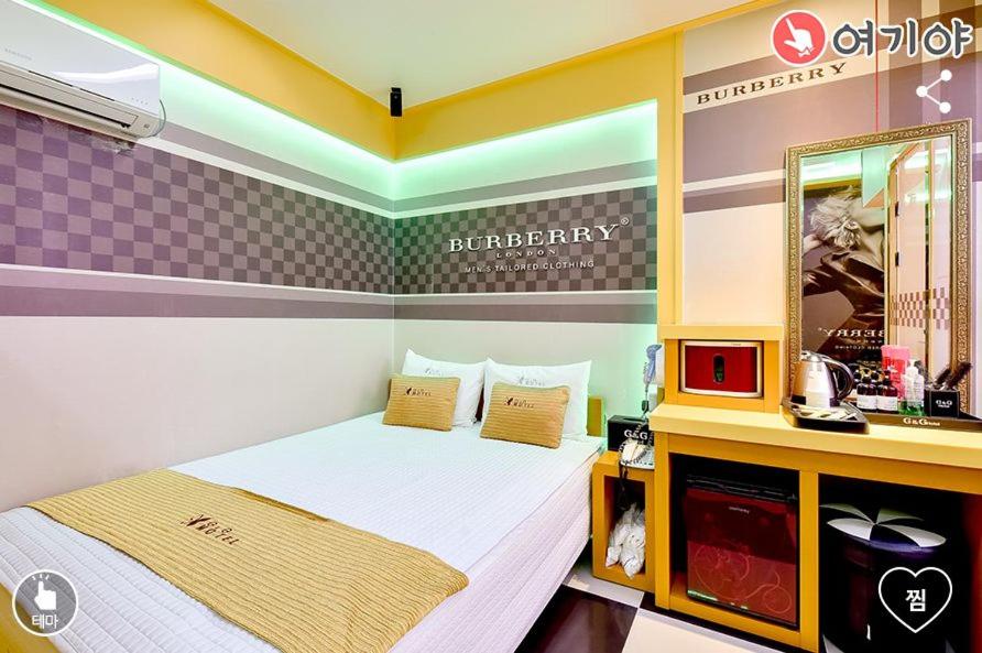 Double Room with Spa Bath - Photo 8