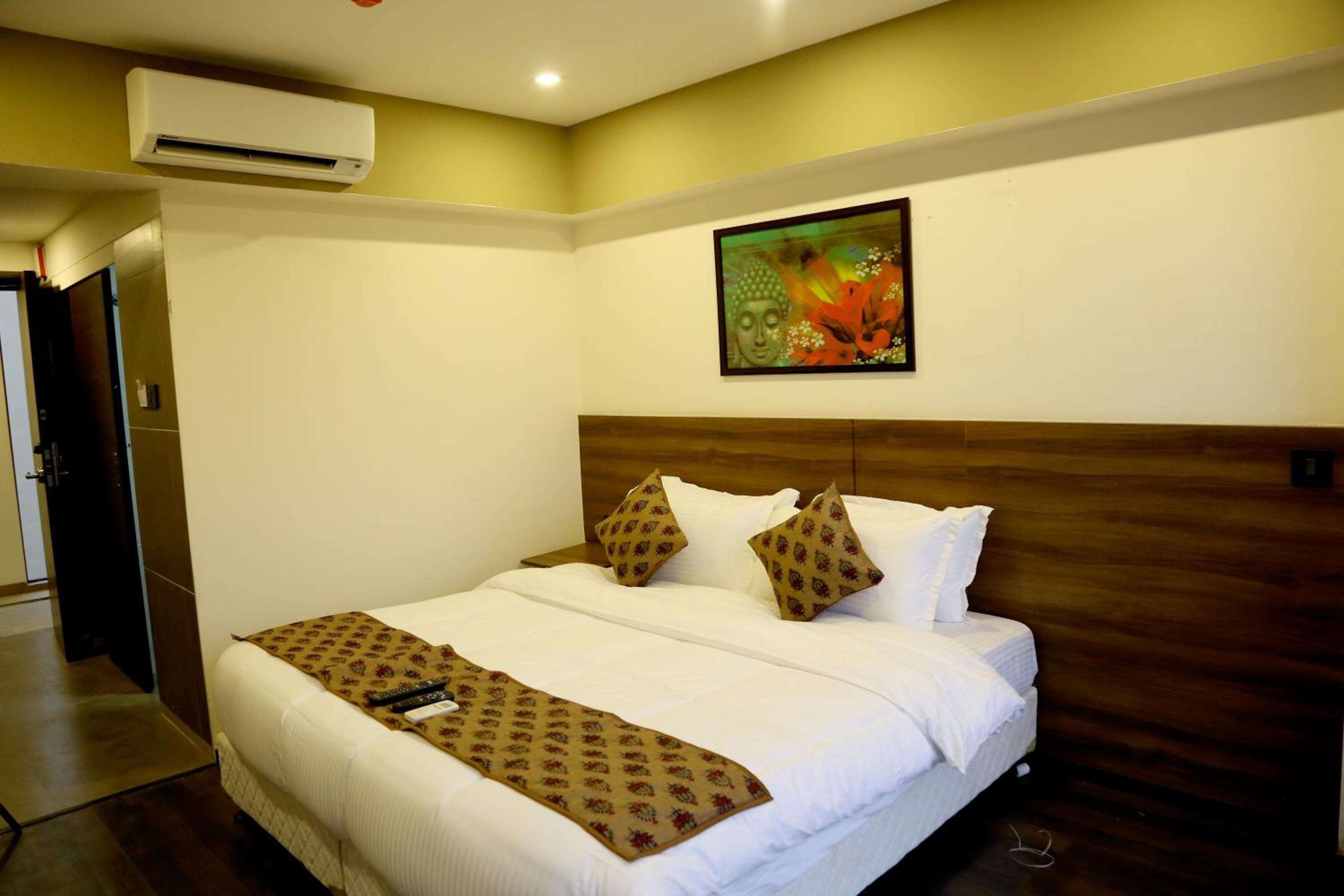 Deluxe Room - Photo 3