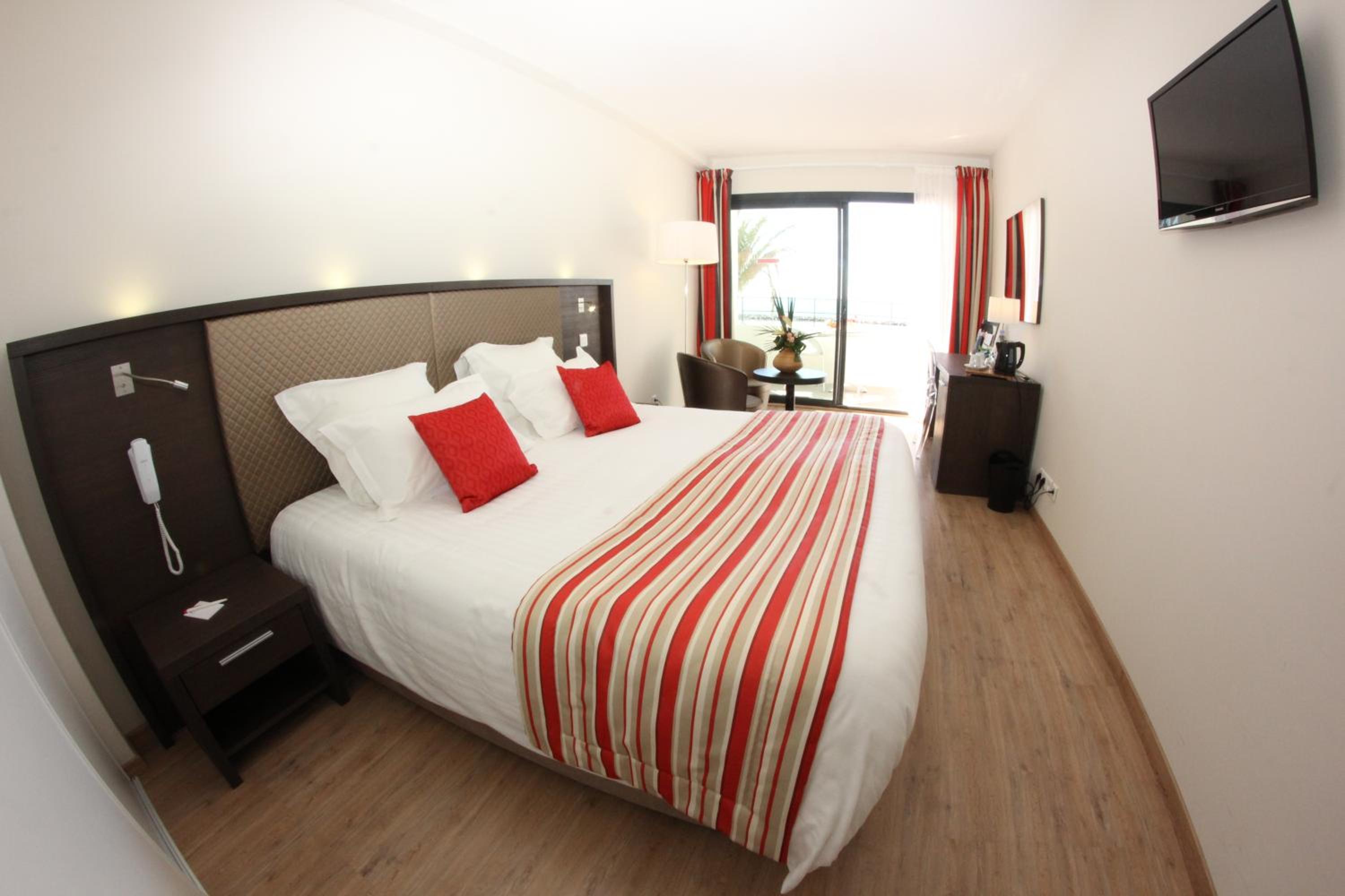 Double Room - Upper Floor with Sea View photo 2