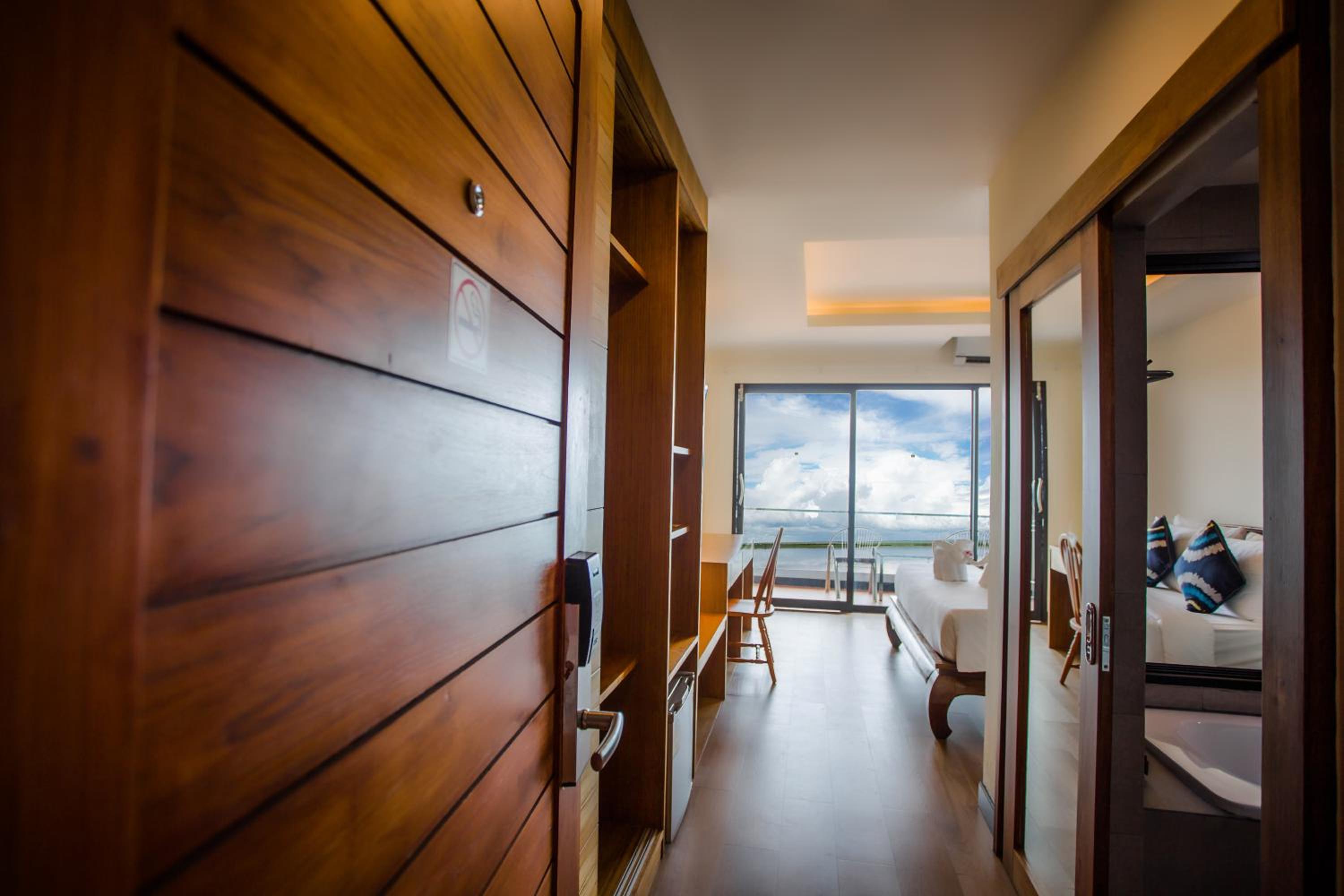 Deluxe Double or Twin Room with Sea View - Photo 3