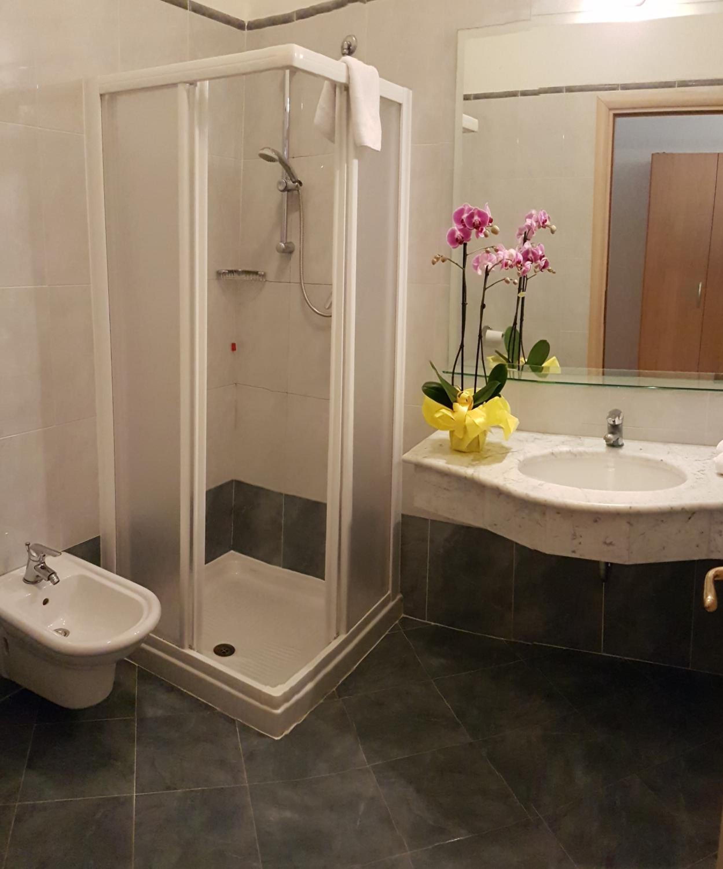 Budget Double Room photo 3
