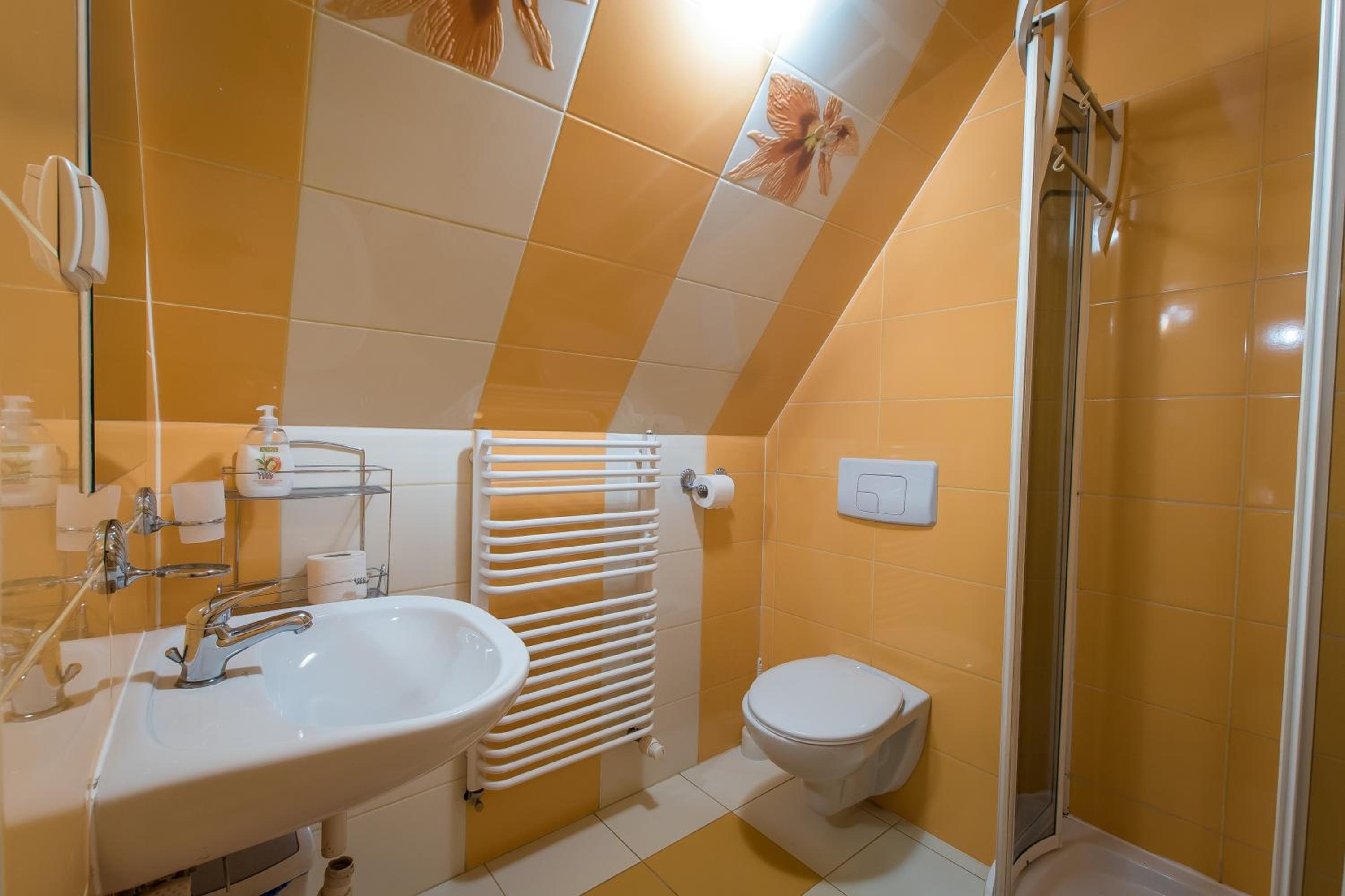 Family Suite with Balcony - Photo 3