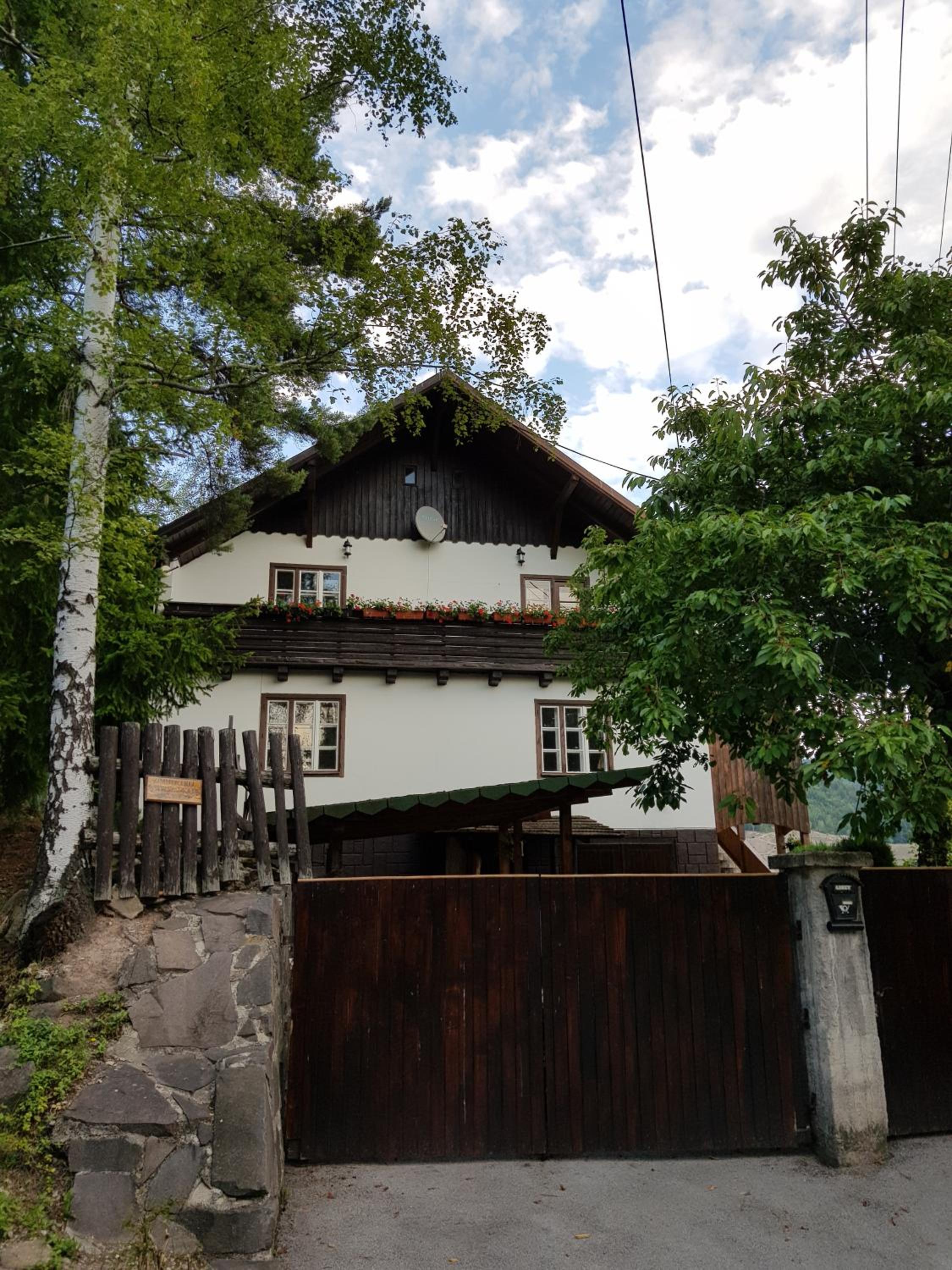 Five-Bedroom House - Photo 18