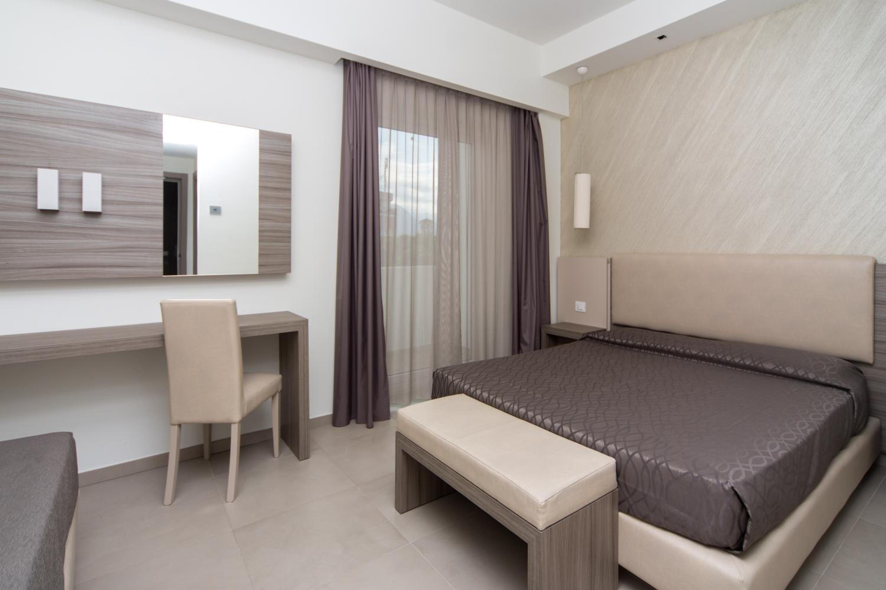 Superior Double or Twin Room photo 3