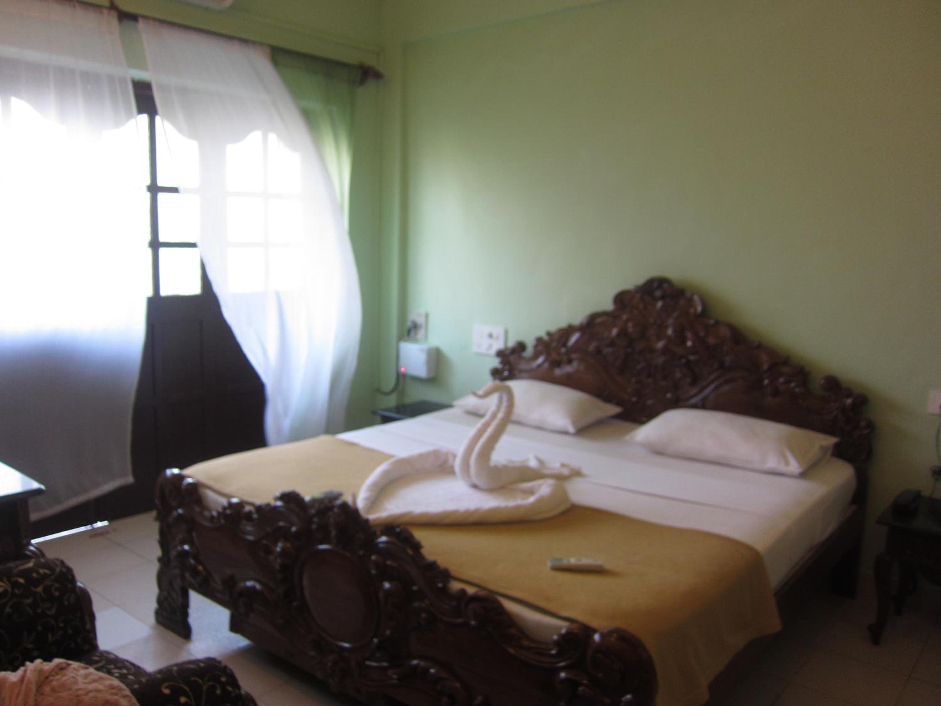 Deluxe Double Room with Balcony - Photo 9