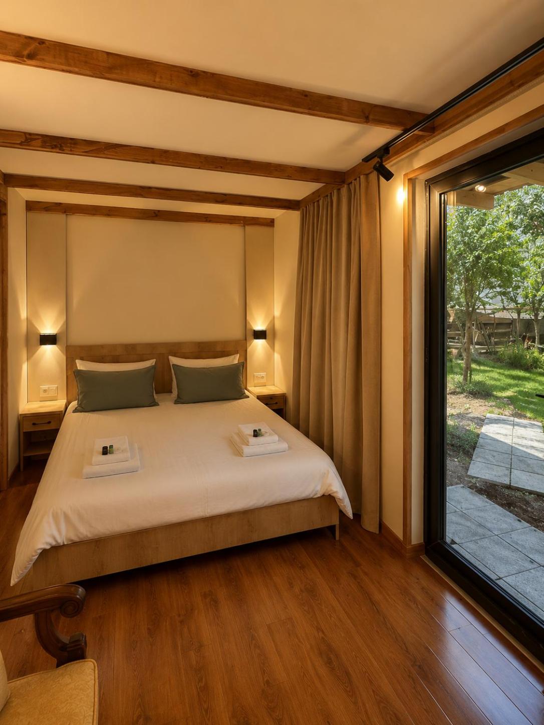 Deluxe Double Room photo 3
