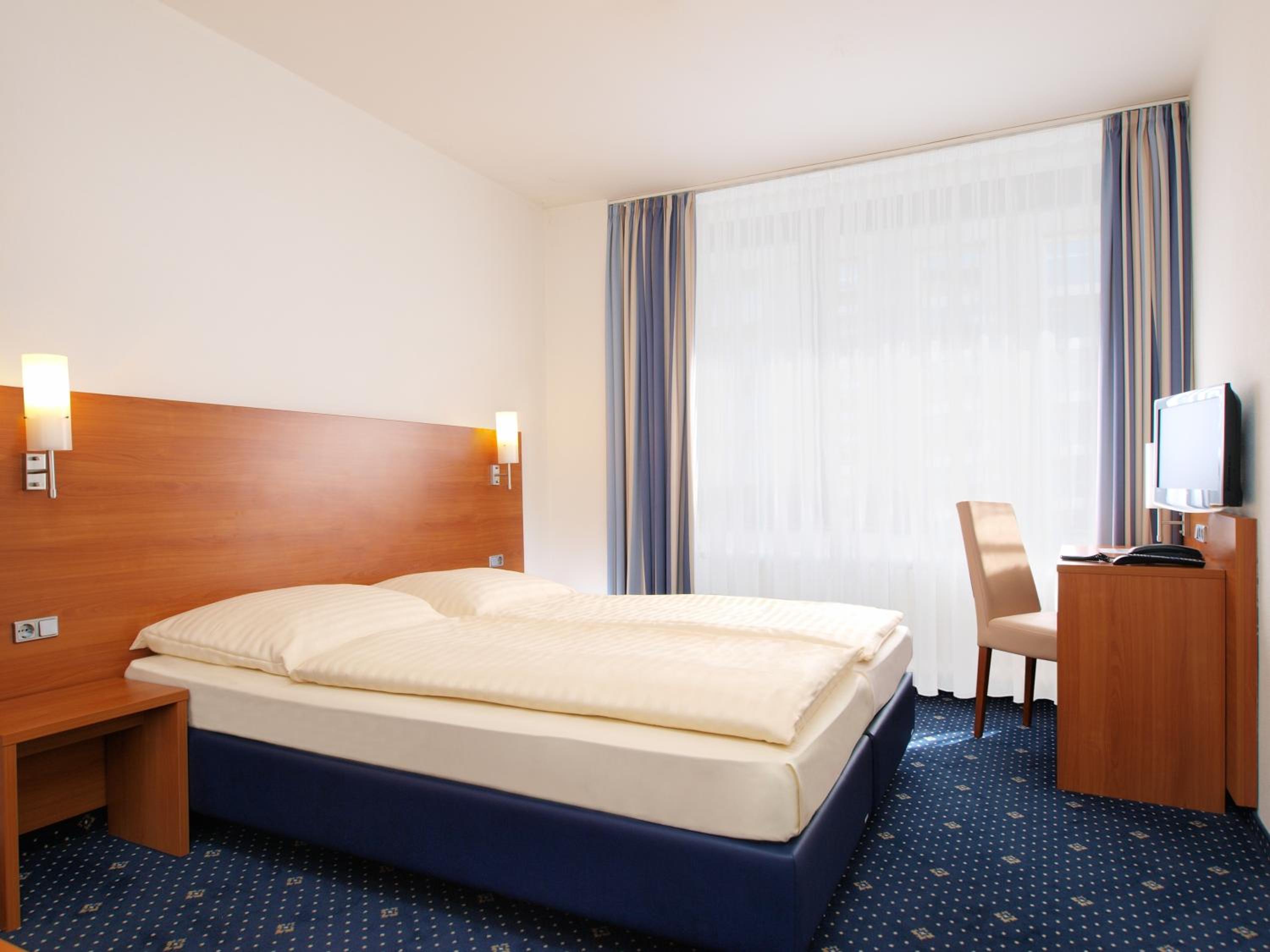 Double Room - Photo 6