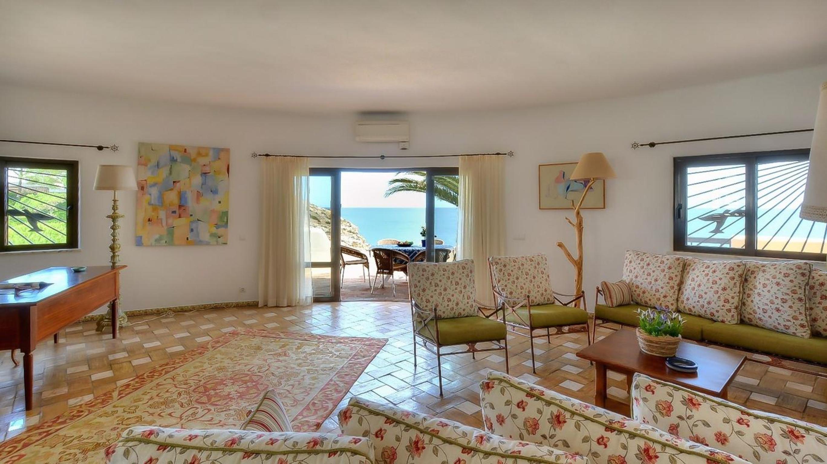 Three-Bedroom Villa photo 2