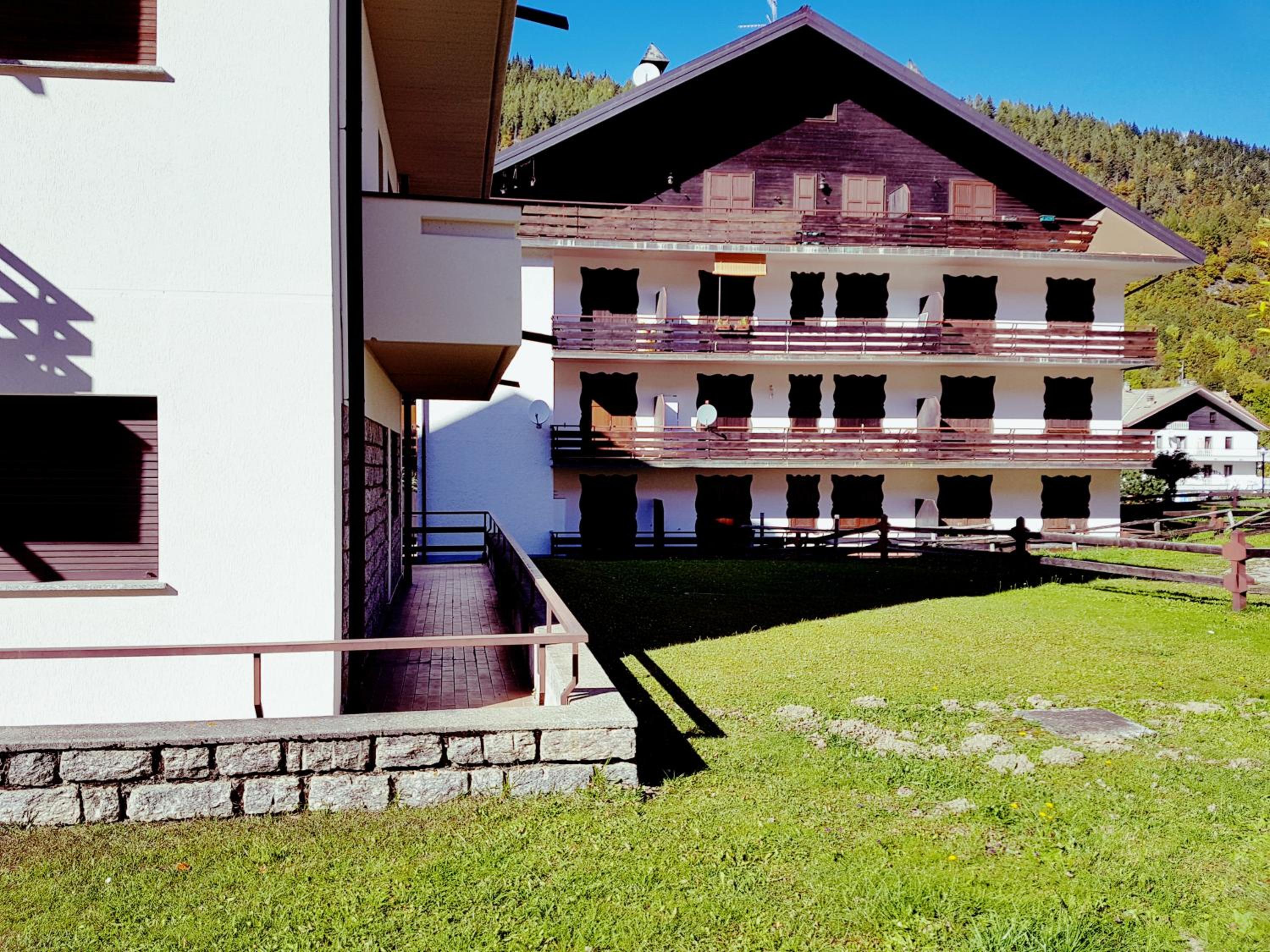 Apartment with Mountain View photo 3