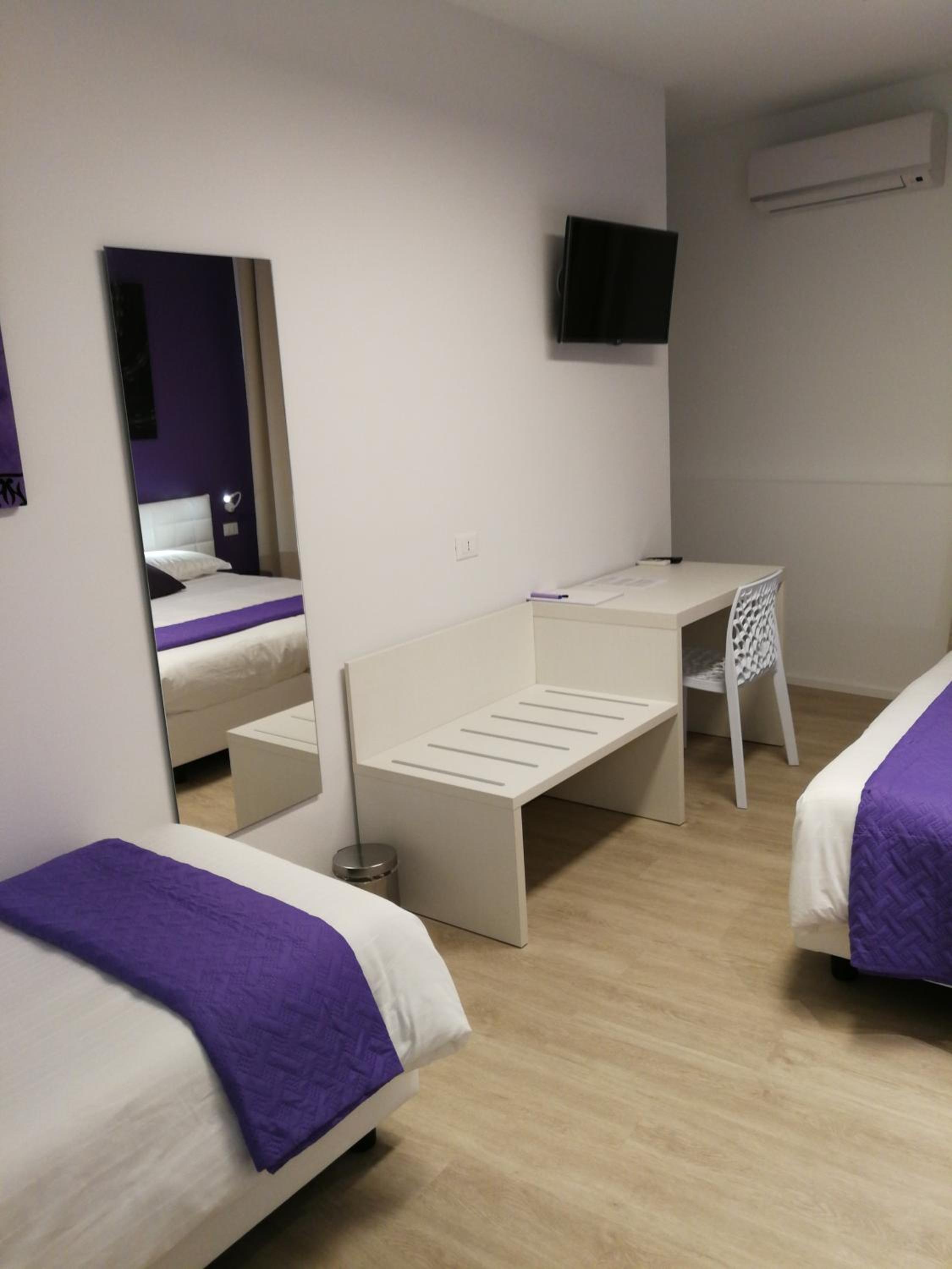 Double or Twin Room - Photo 7
