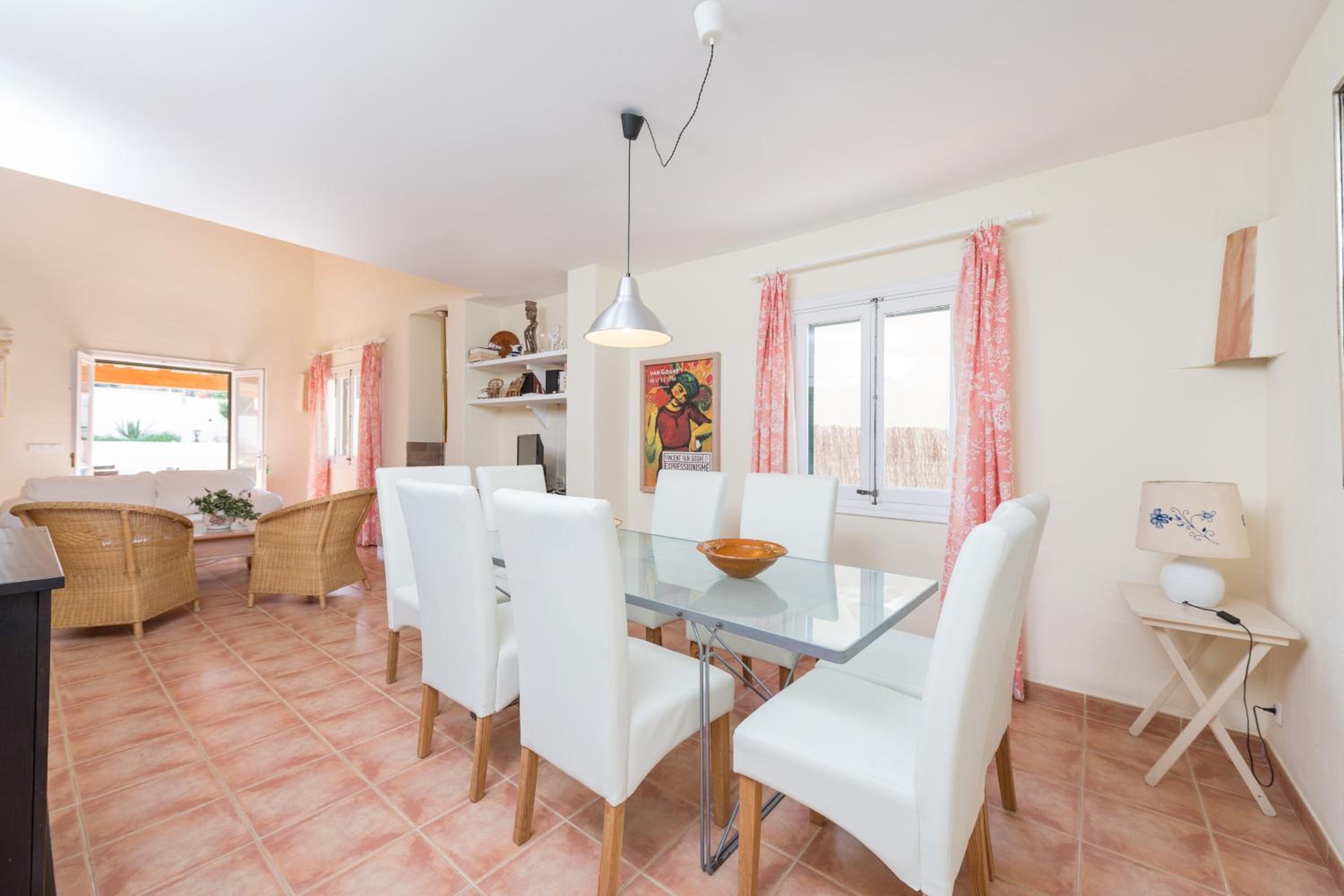 Villa photo 2