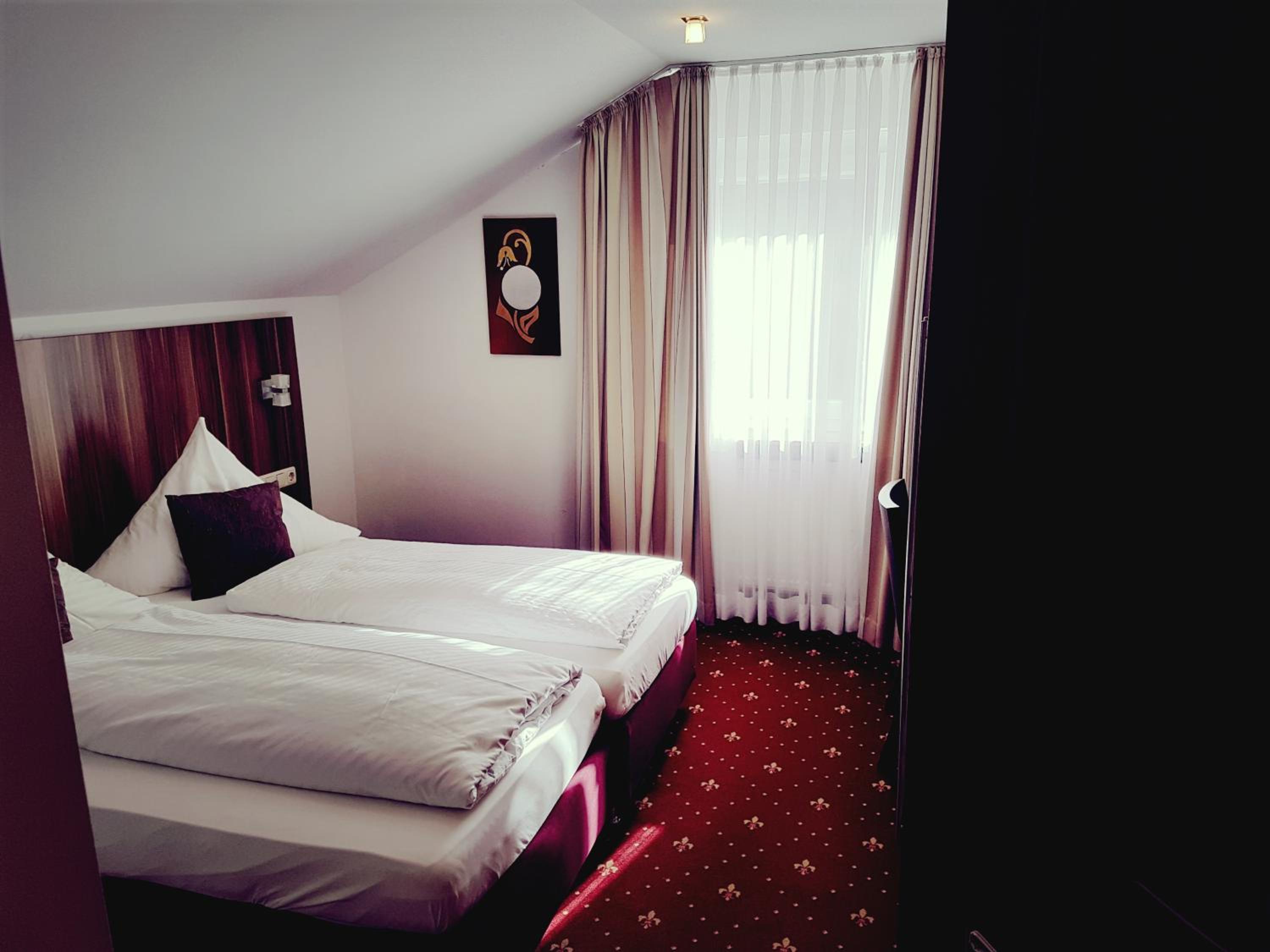 Basic Double Room photo 3