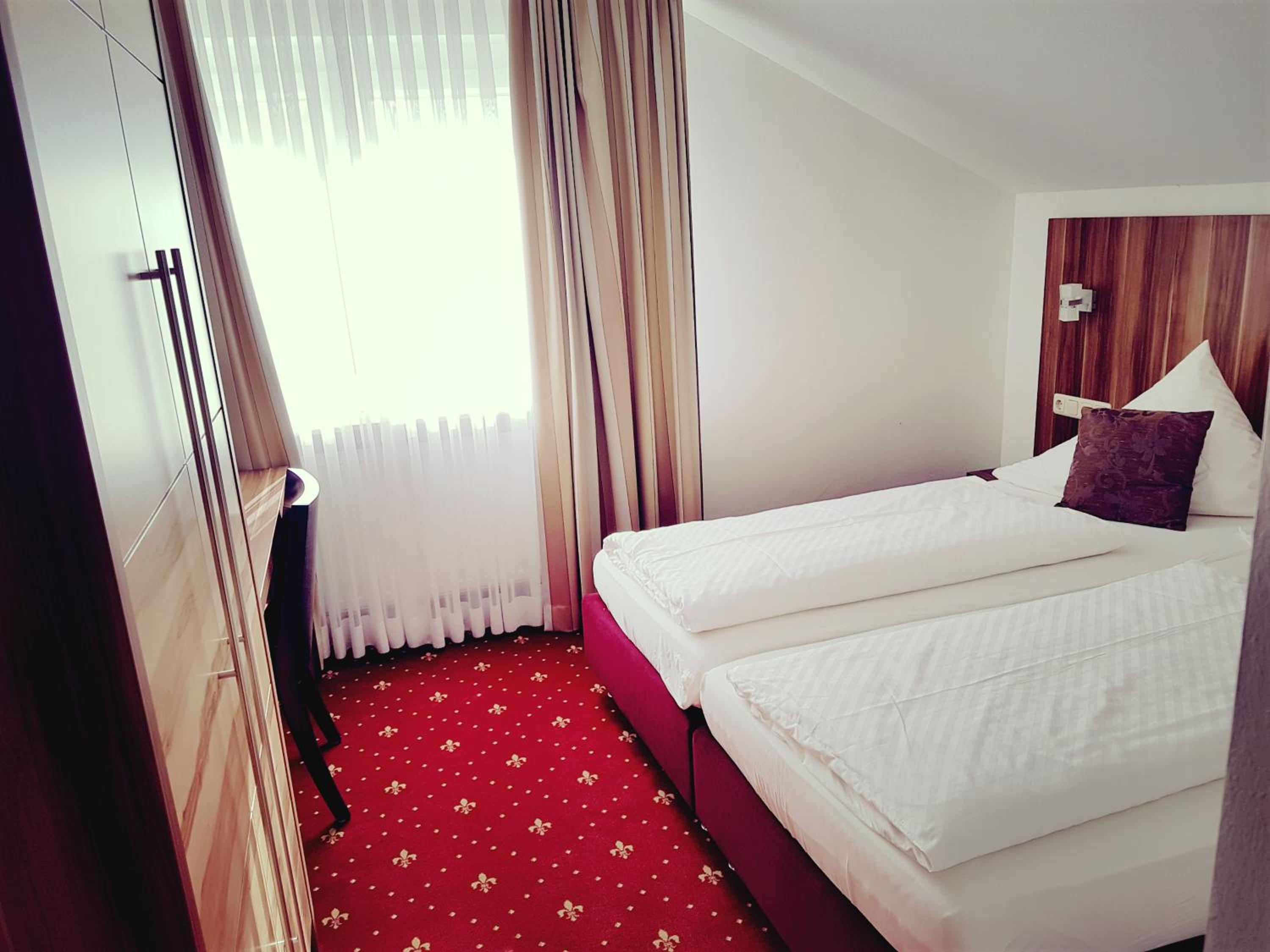 Basic Double Room photo 2