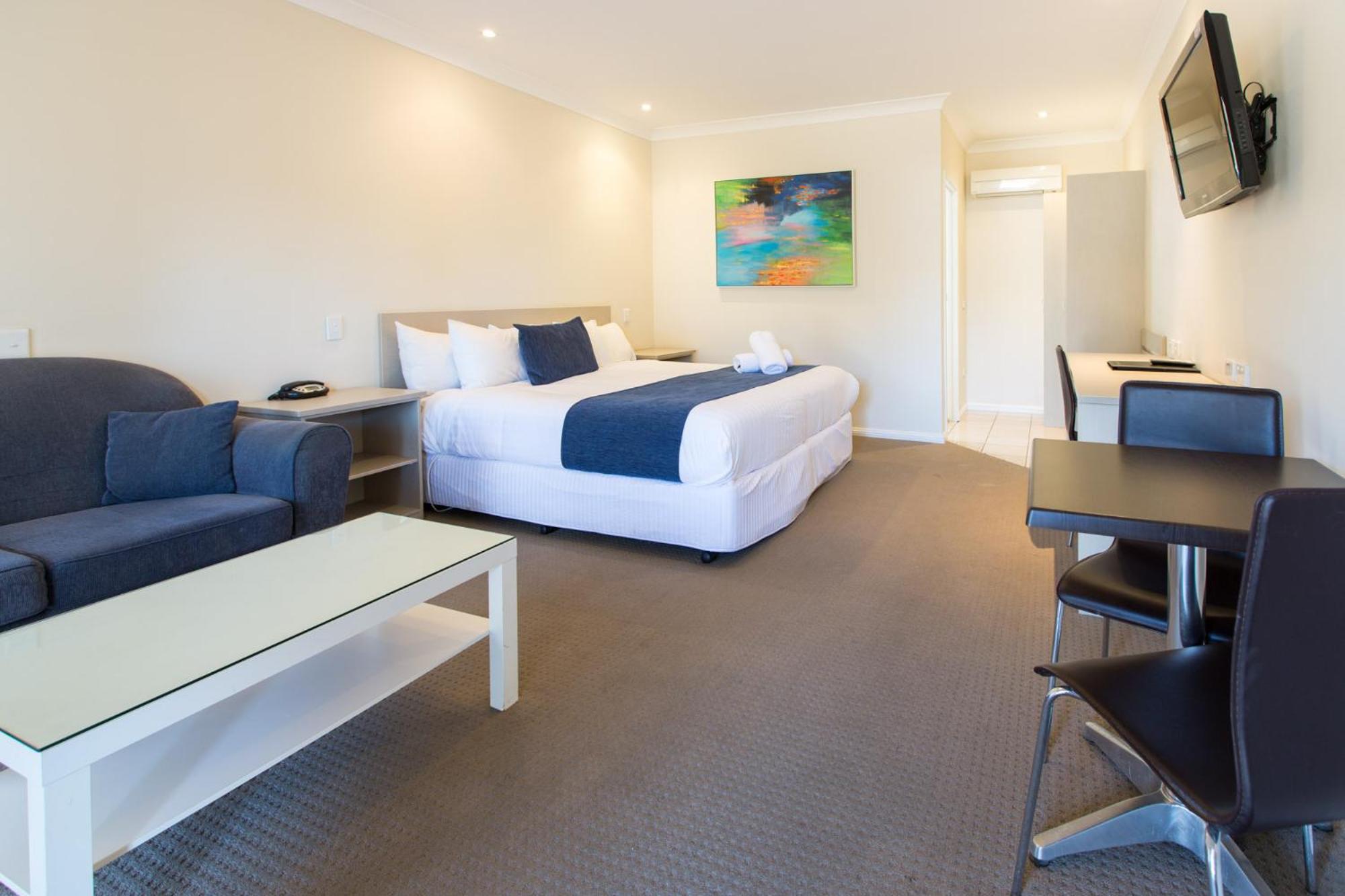 Standard King Room photo 2