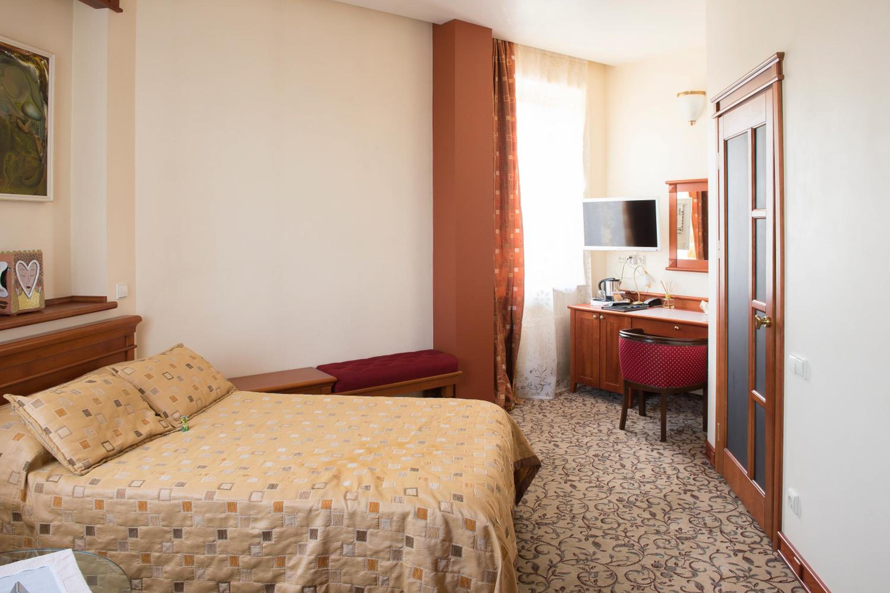 Standard Double Room - Photo 8