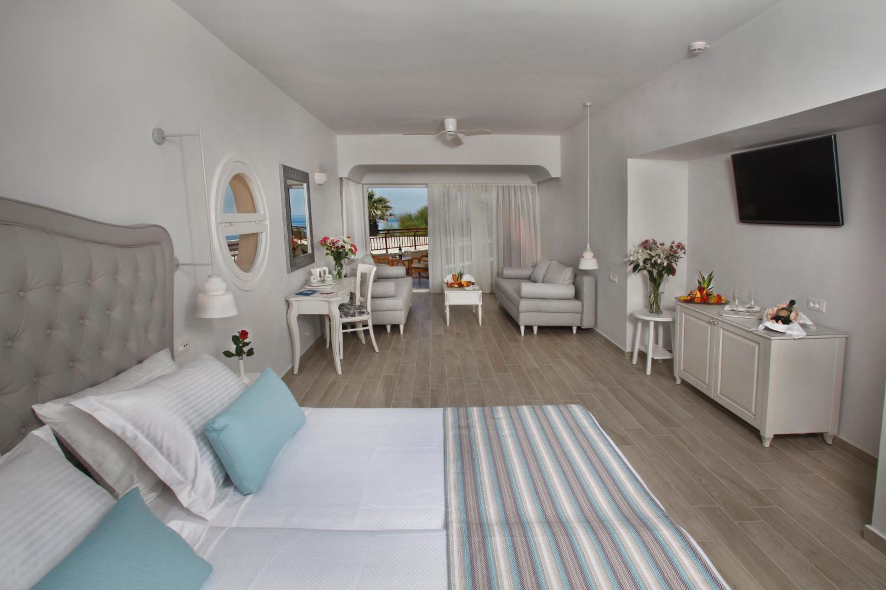 Deluxe Panorama Suite with Sea View