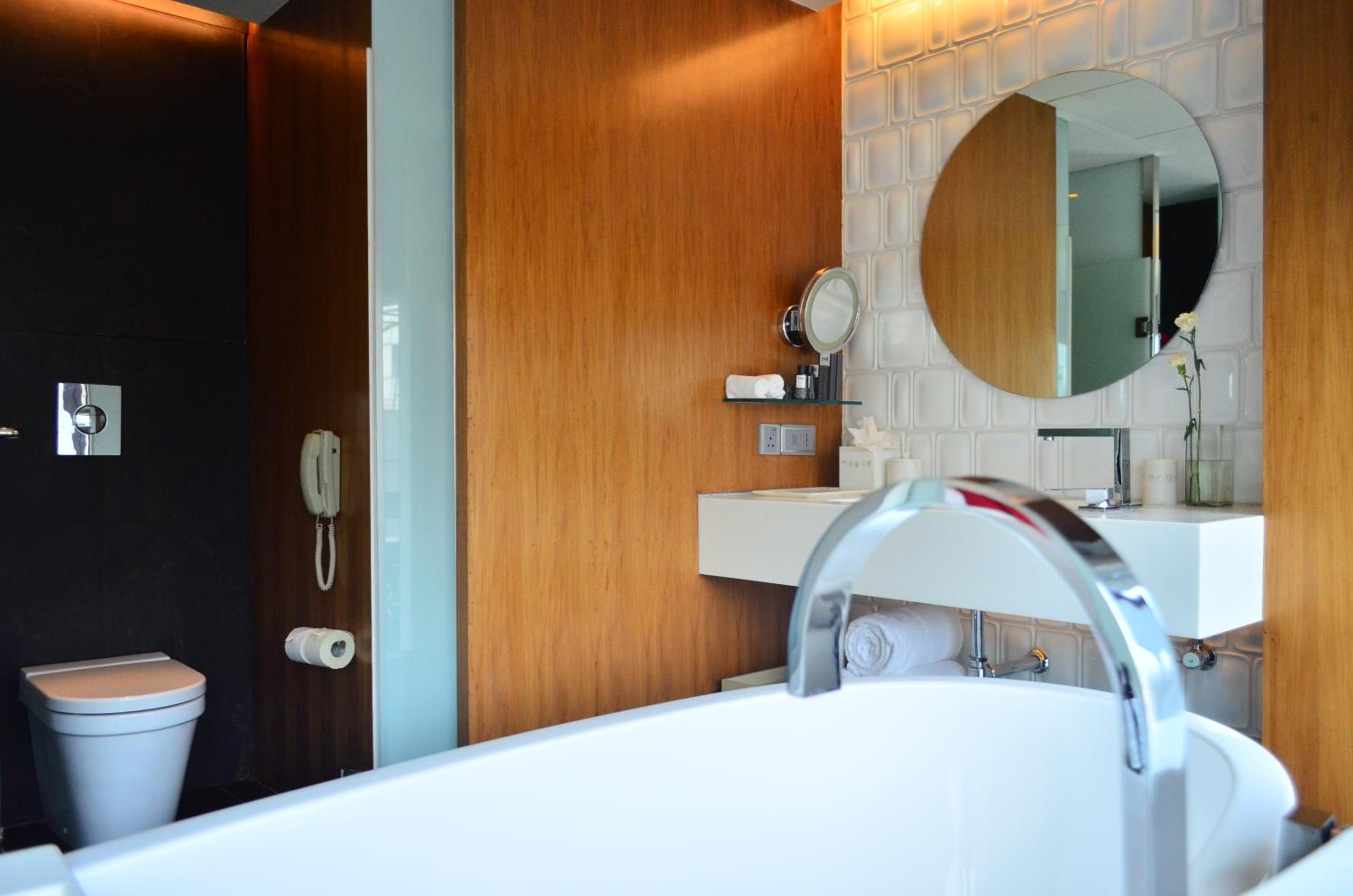 Luxury Double or Twin Room (20% off on session of Spa ,15% Off on Laundry service ,Complimentary Welcome Drink on arrival) Luxury Double or Twin Room (20% off on session of Spa ,15% Off on Laundry service ,Complimentary Welcome Drink on arrival)