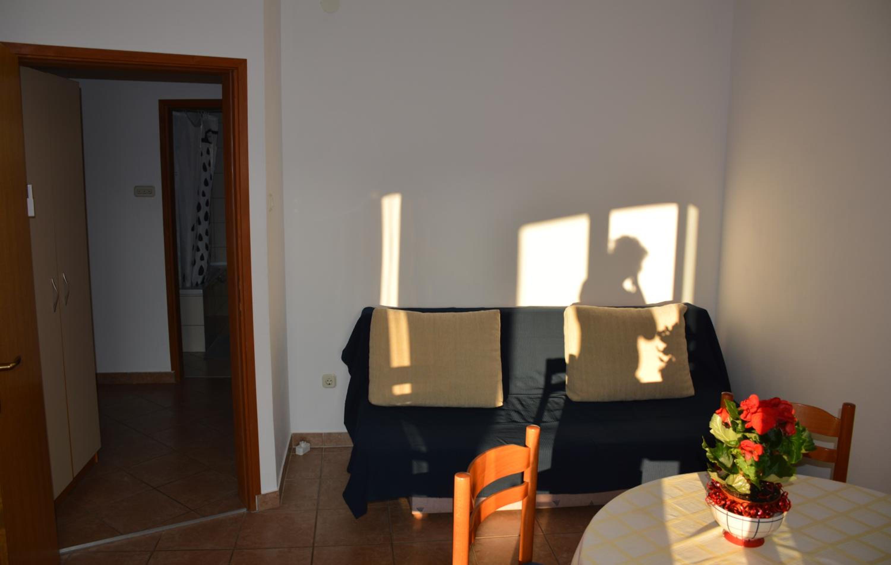 One-Bedroom Apartment photo 3