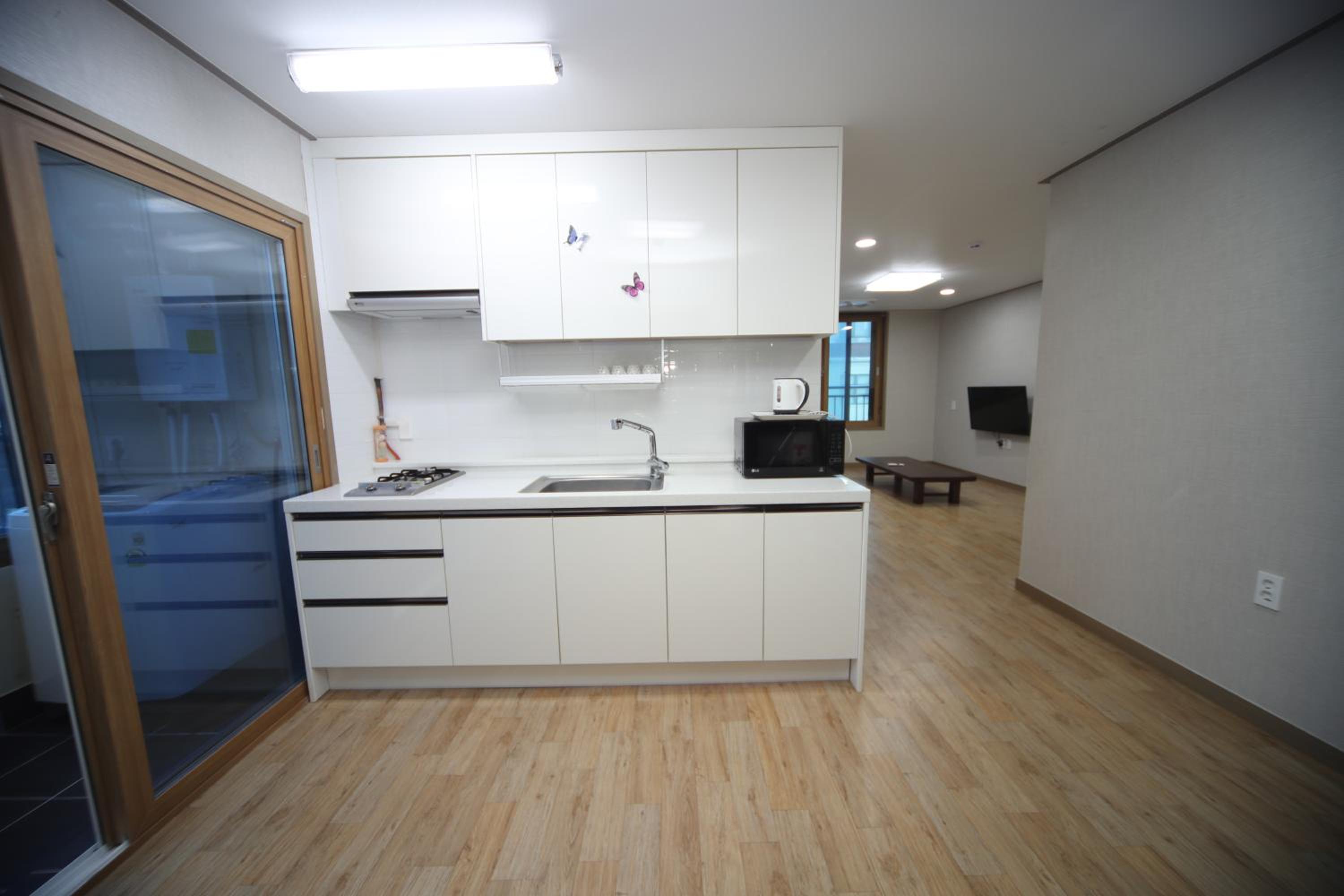 Two-Bedroom House - Photo 3