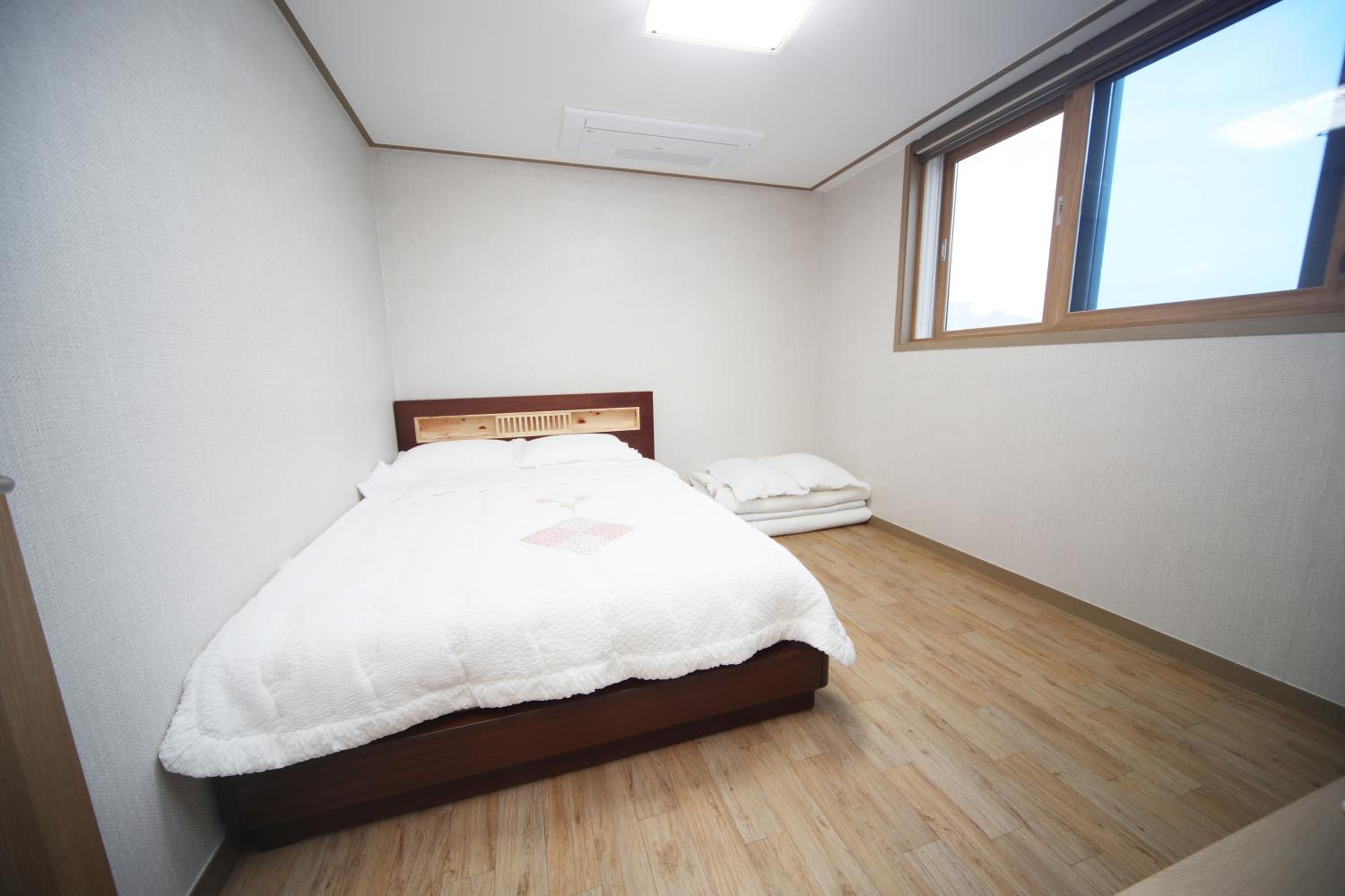 Two-Bedroom House - Photo 9