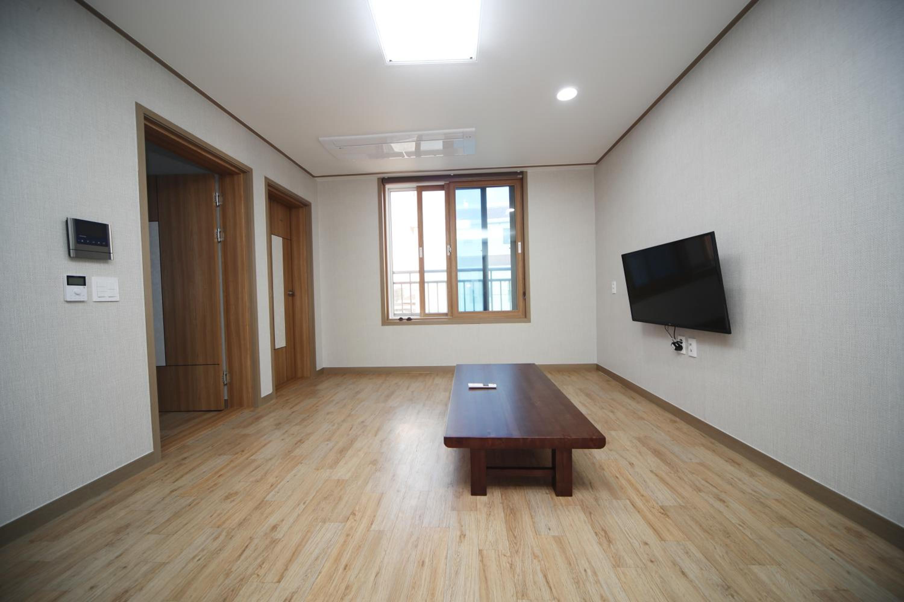 Two-Bedroom House - Photo 6
