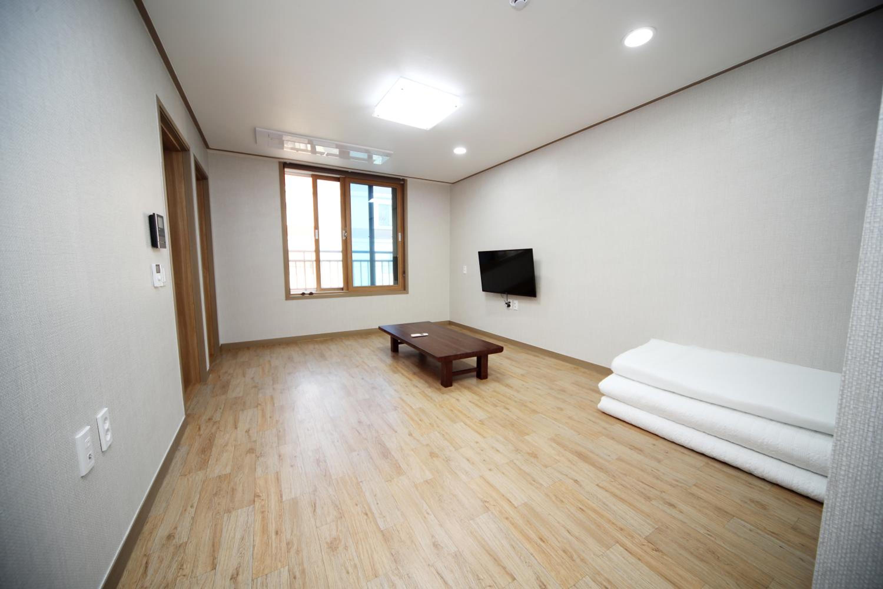 Two-Bedroom House - Photo 1
