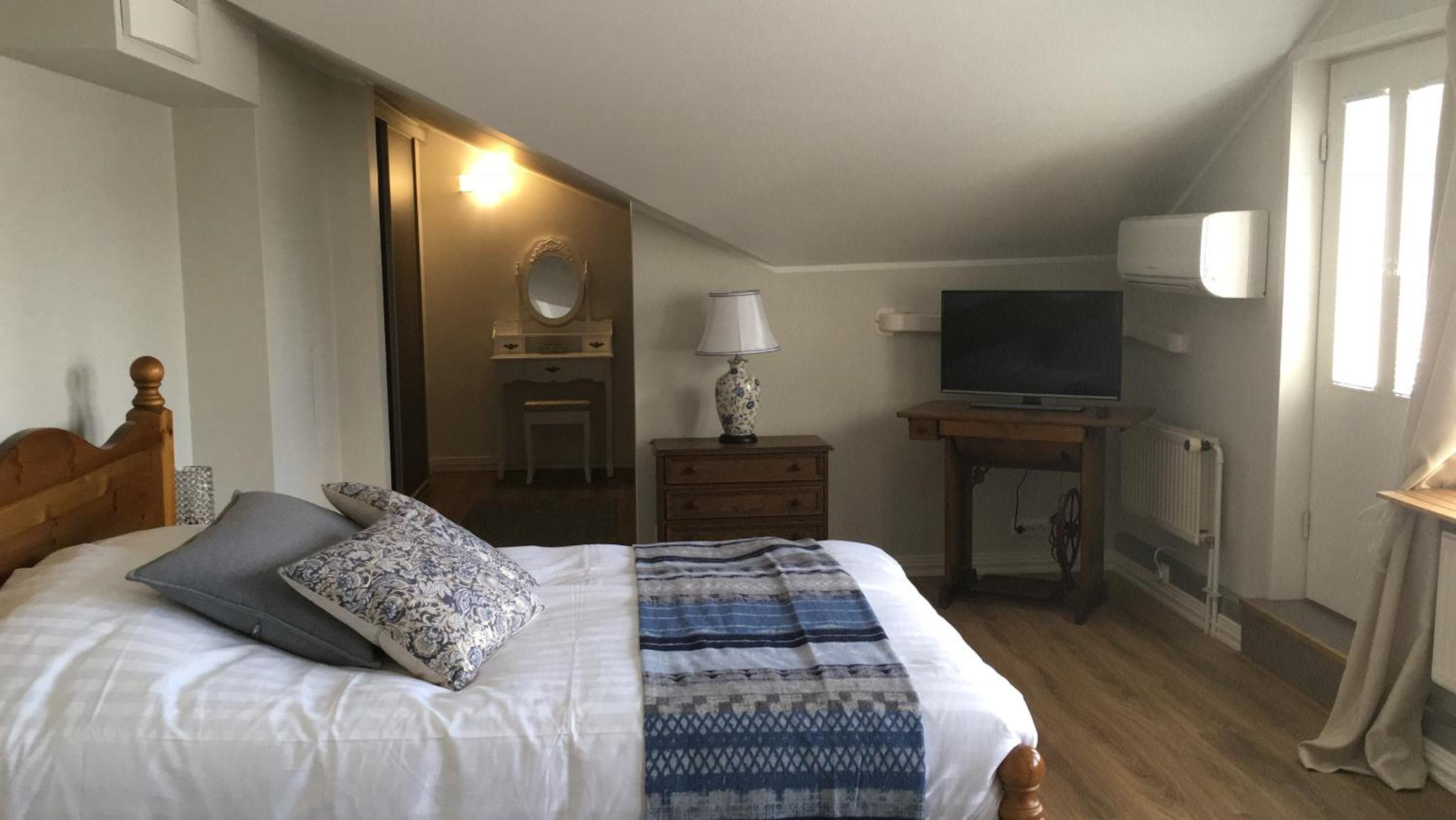 Double Room with Balcony - Photo 5