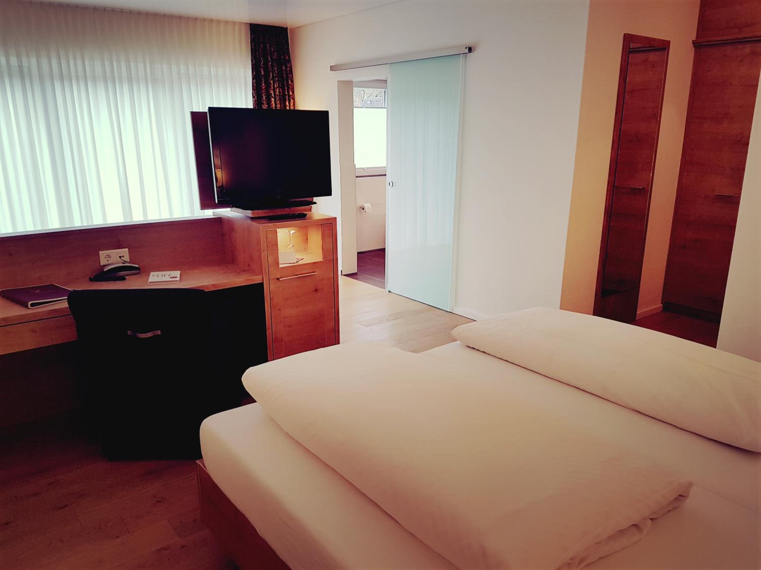 Suite with Balcony - Photo 4