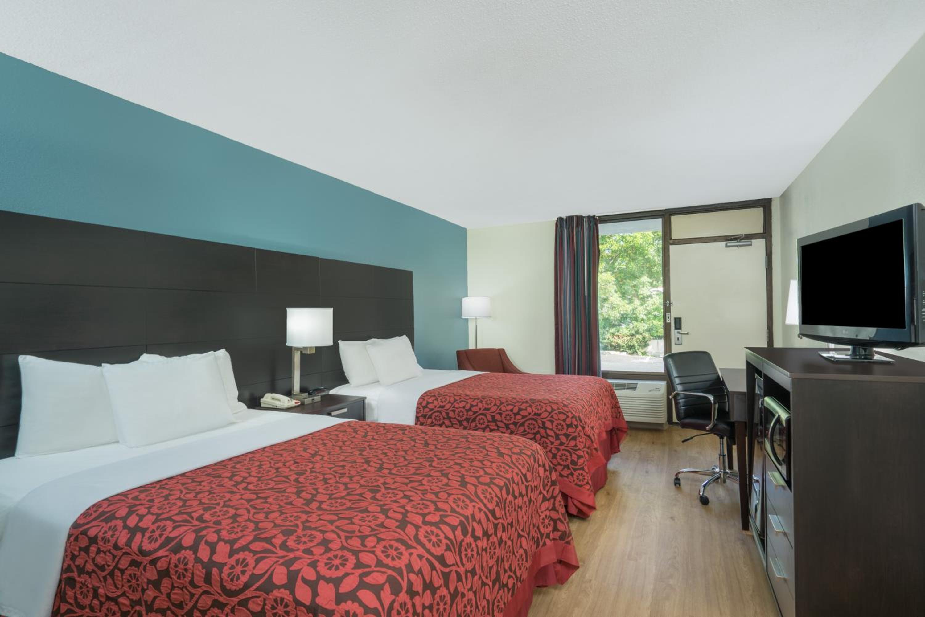 Double Room with Two Double Beds - Non-Smoking - Photo 2