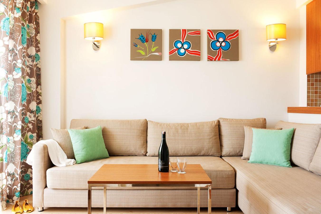 Family Room with Garden View photo 1