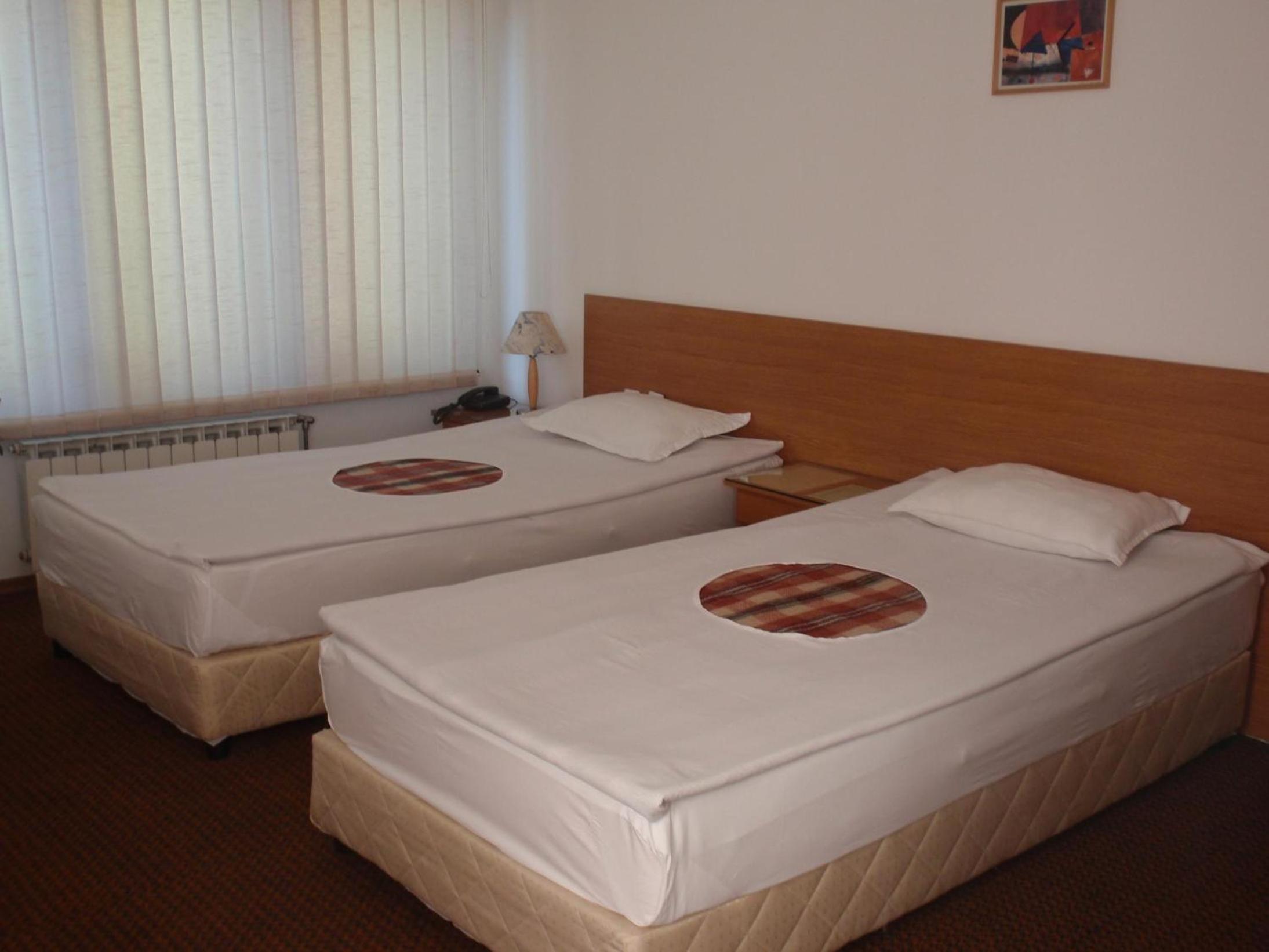 Twin Room - Photo 5