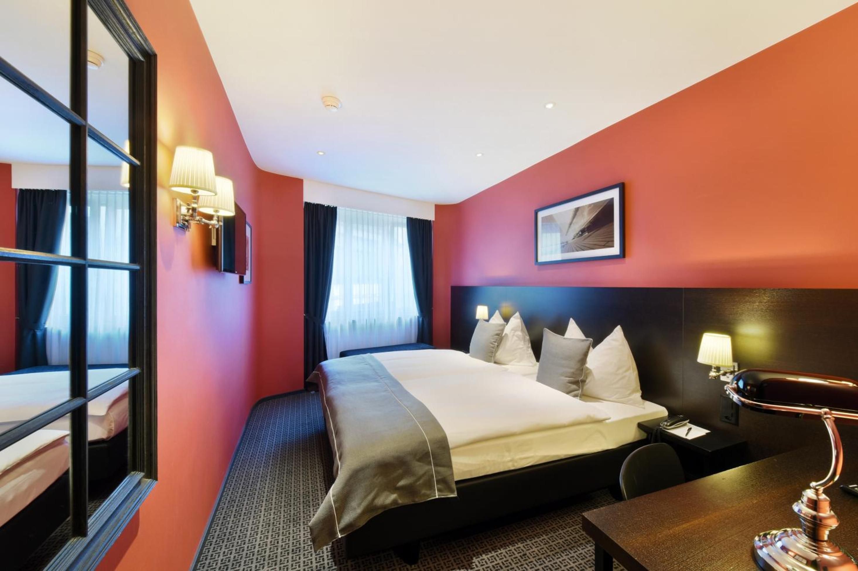 Economy Double Room thumbnail 5