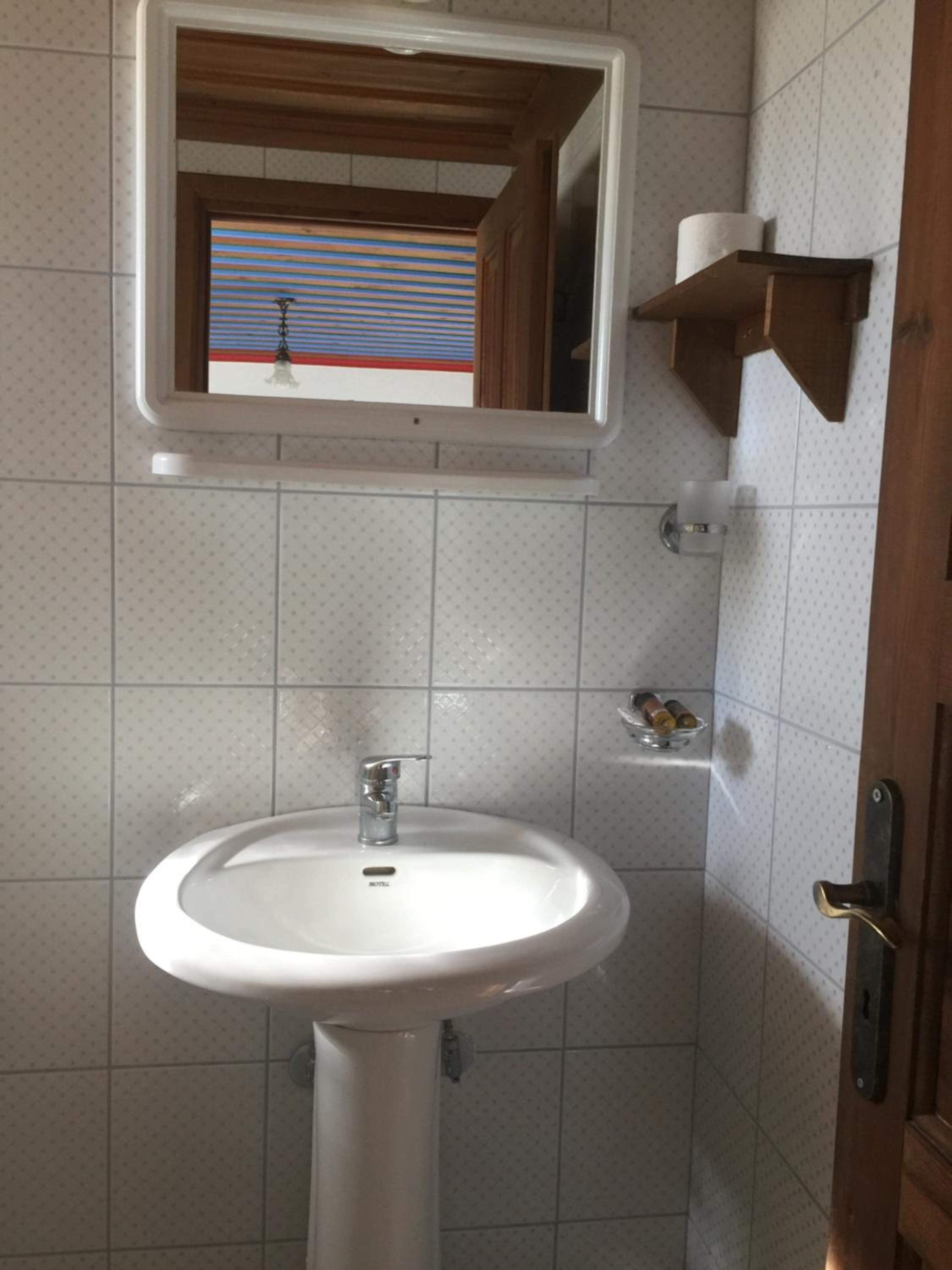 Double Room - Photo 7