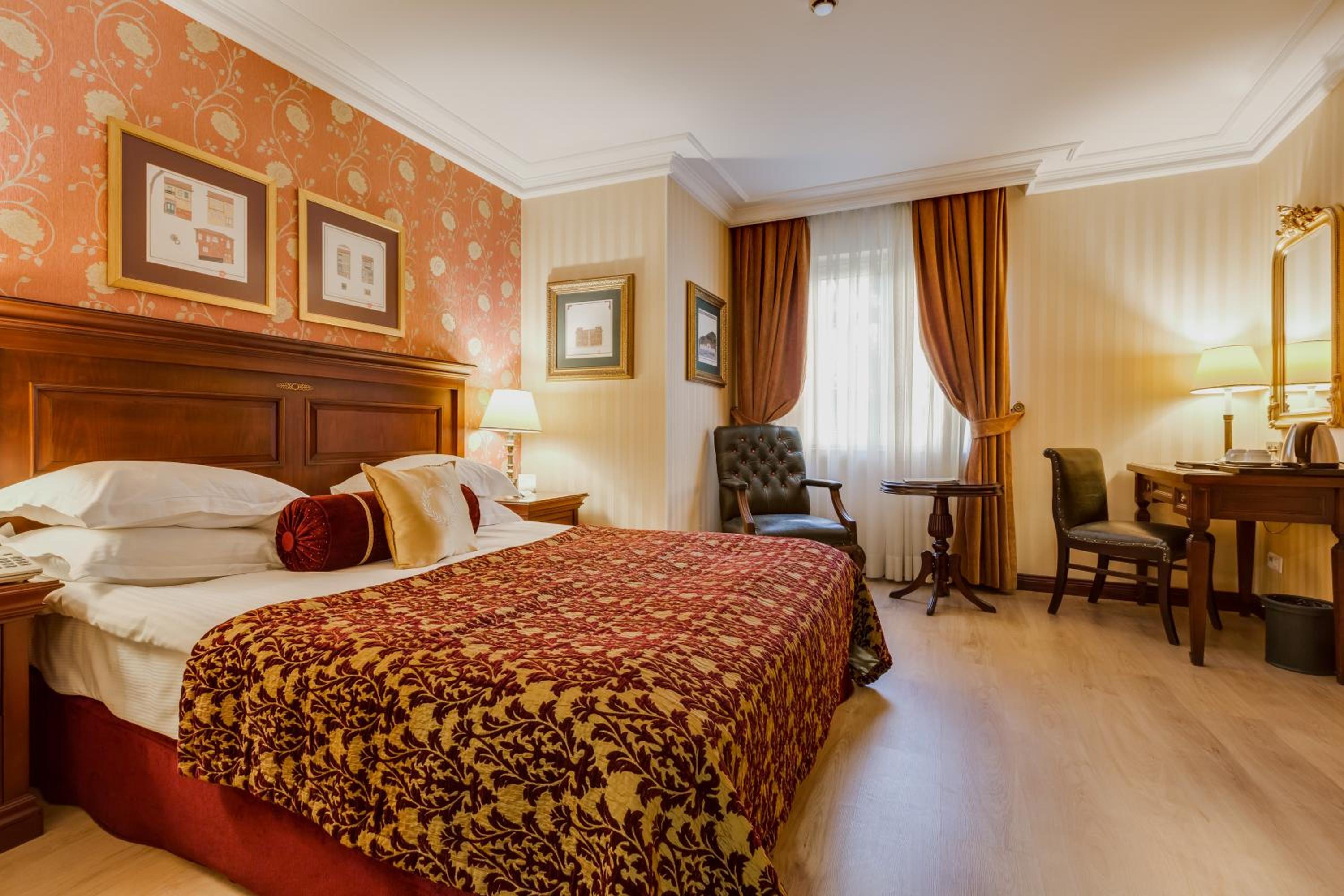 Standard Double Room - Photo 11